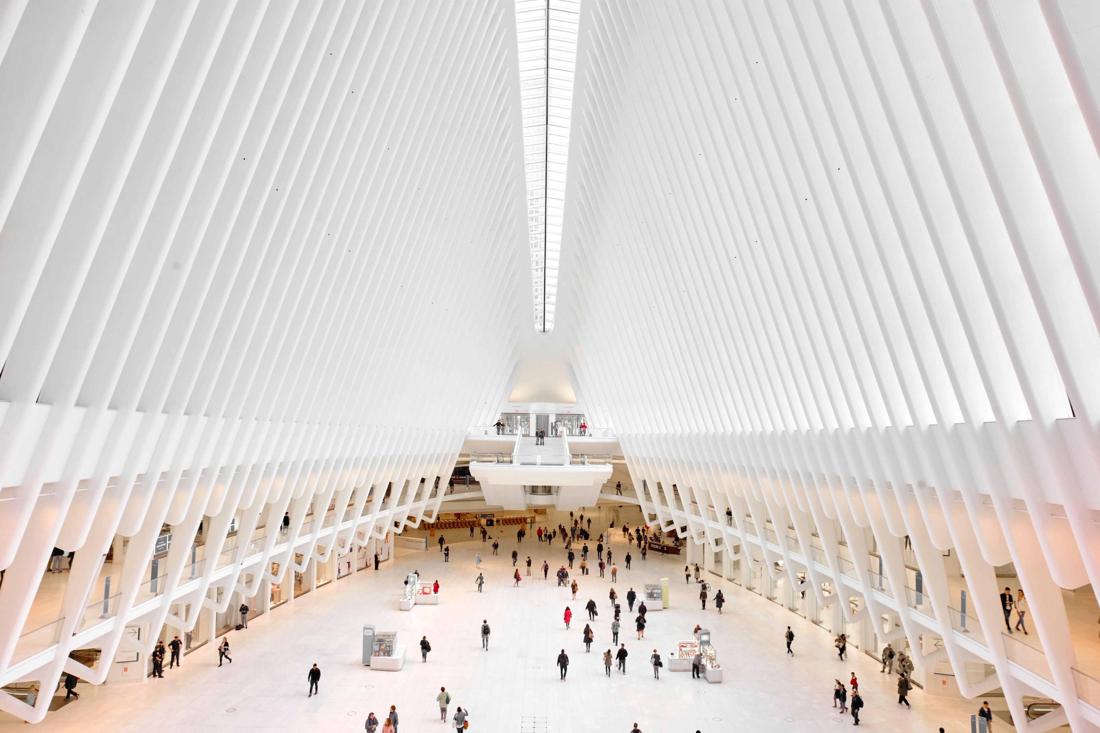 commuters in the modern white interior of the world trade center terminal station, commuters in terminal station 4k, HD Wallpaper