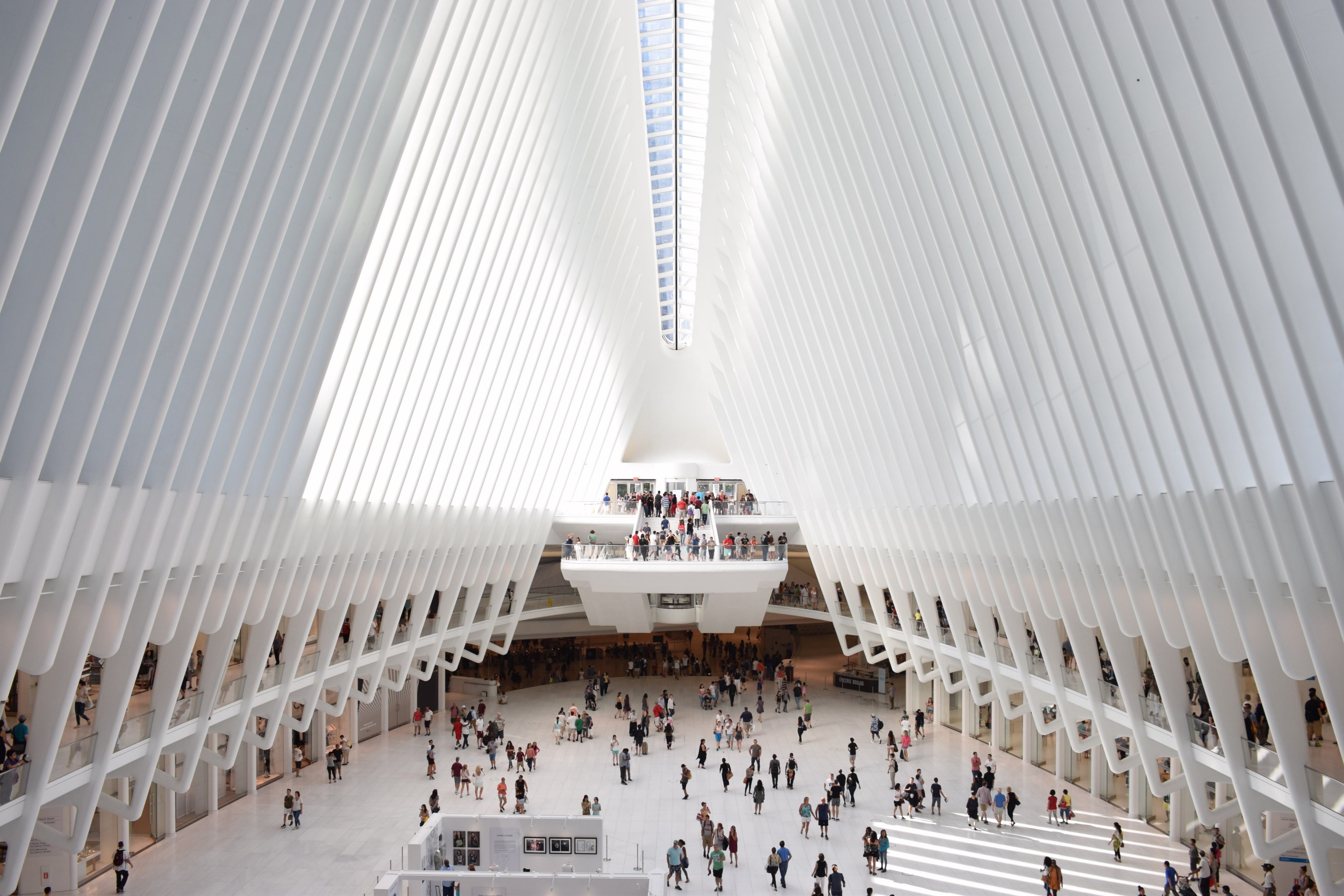 the crowded modern interior of the wtc transportation hub in new york city, modern transportation hub 4k, HD Wallpaper