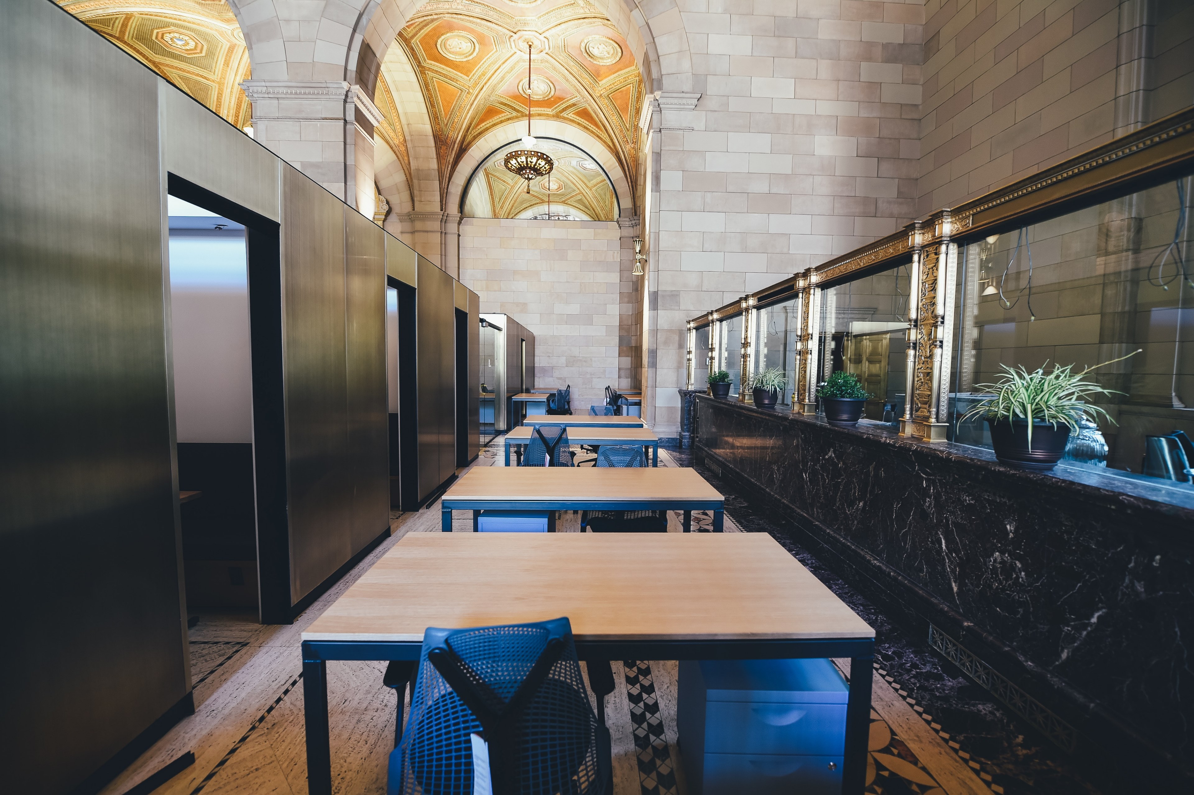 a row of desks in an office space with ornamental ceilings and wooden cubicles, desks and cubicles 4k, HD Wallpaper