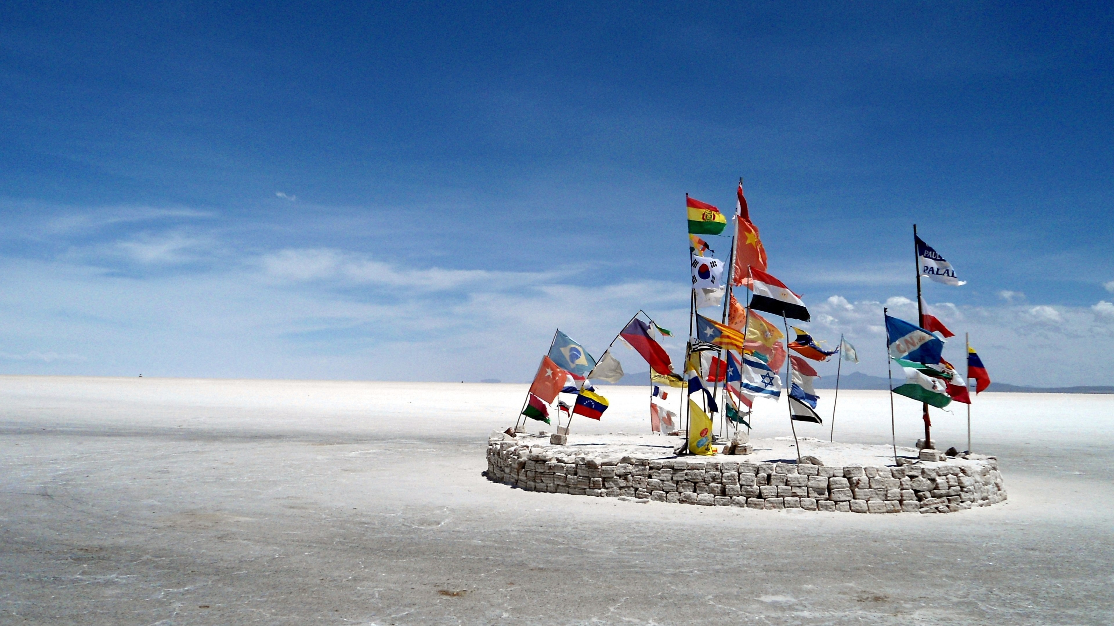 flag stop uyuni salt flats_ 4k, HD Wallpaper