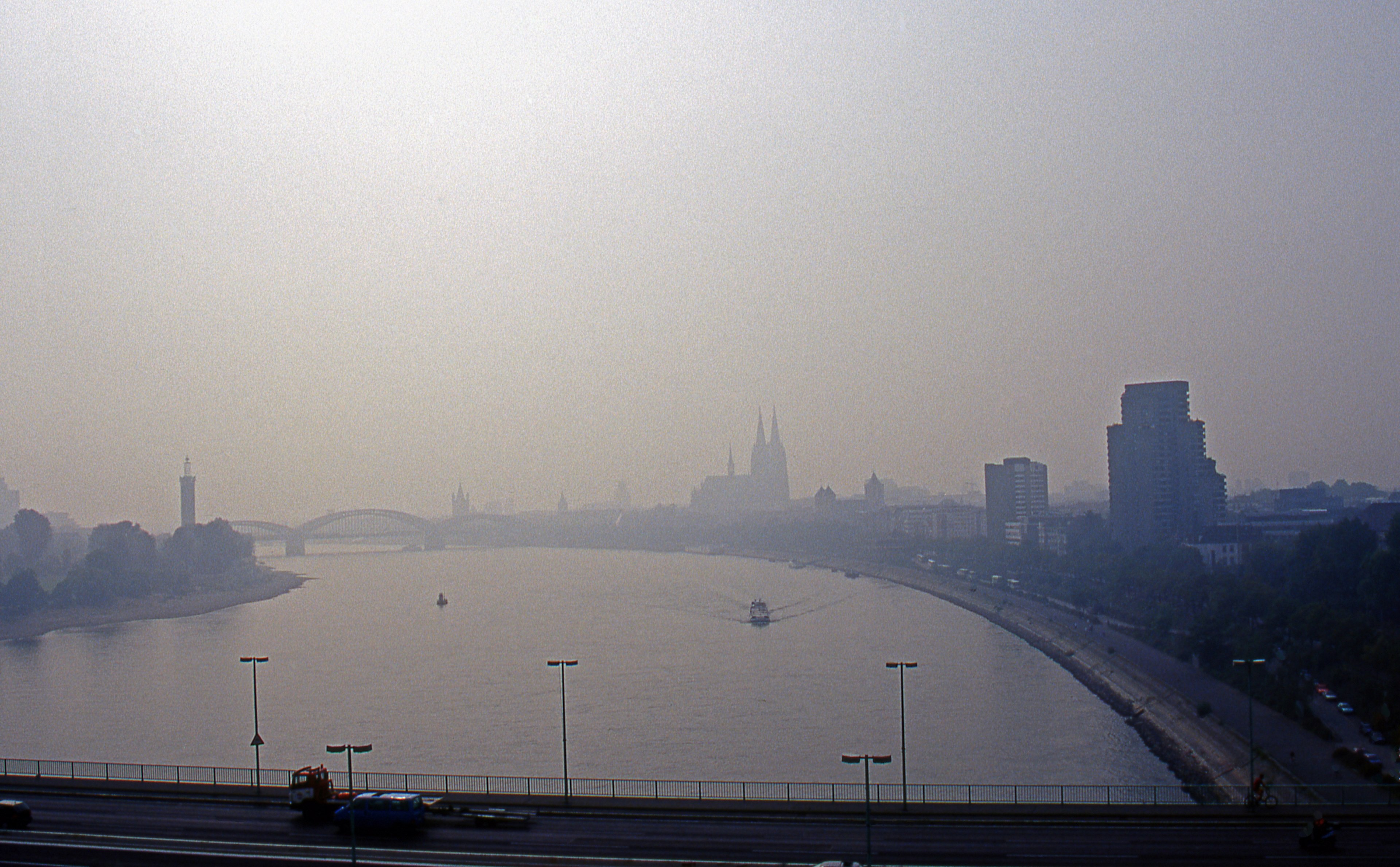 cable car ride over the rhine at cologne 4k, HD Wallpaper