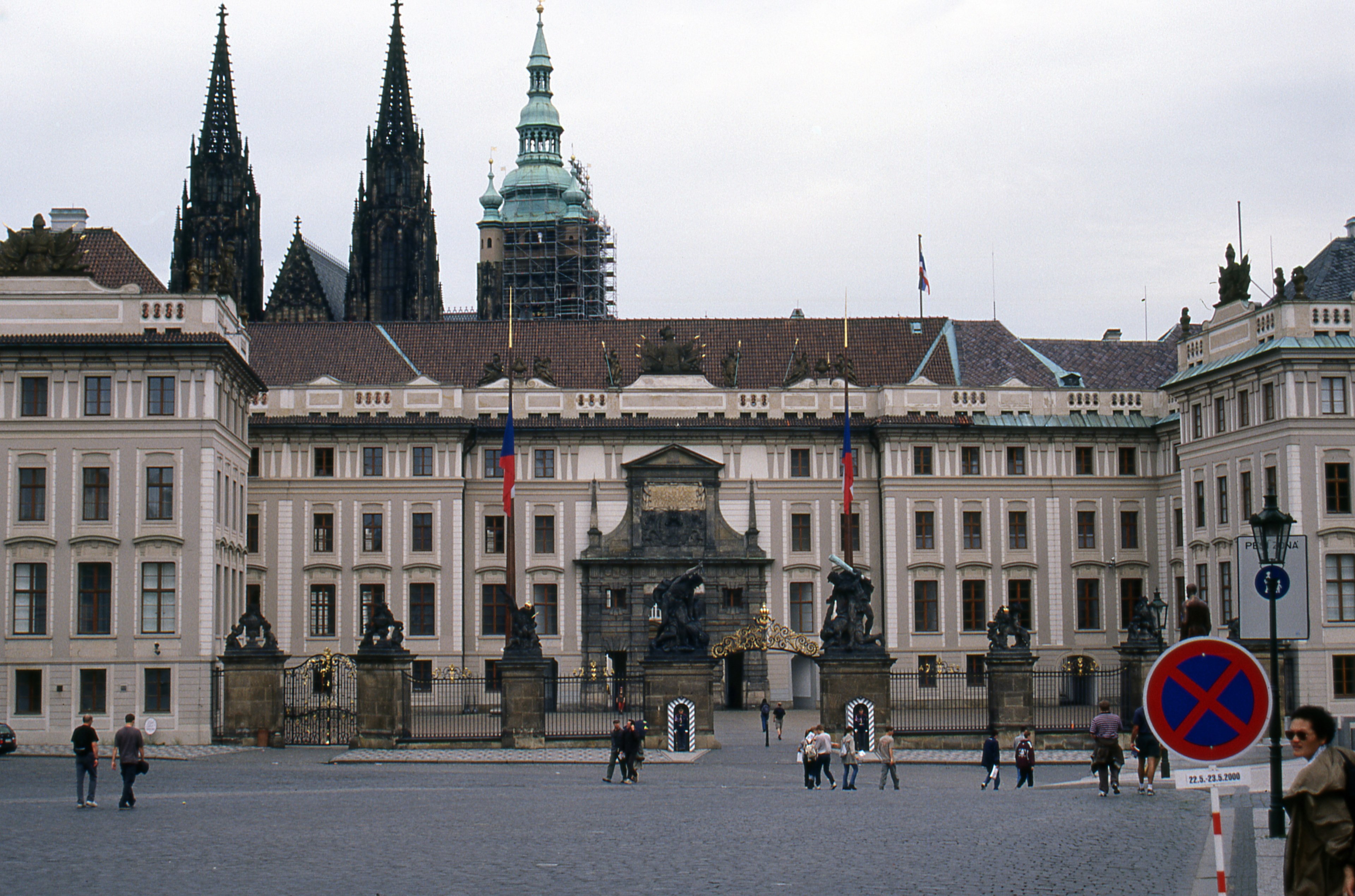 entrance to prague castle 4k, HD Wallpaper