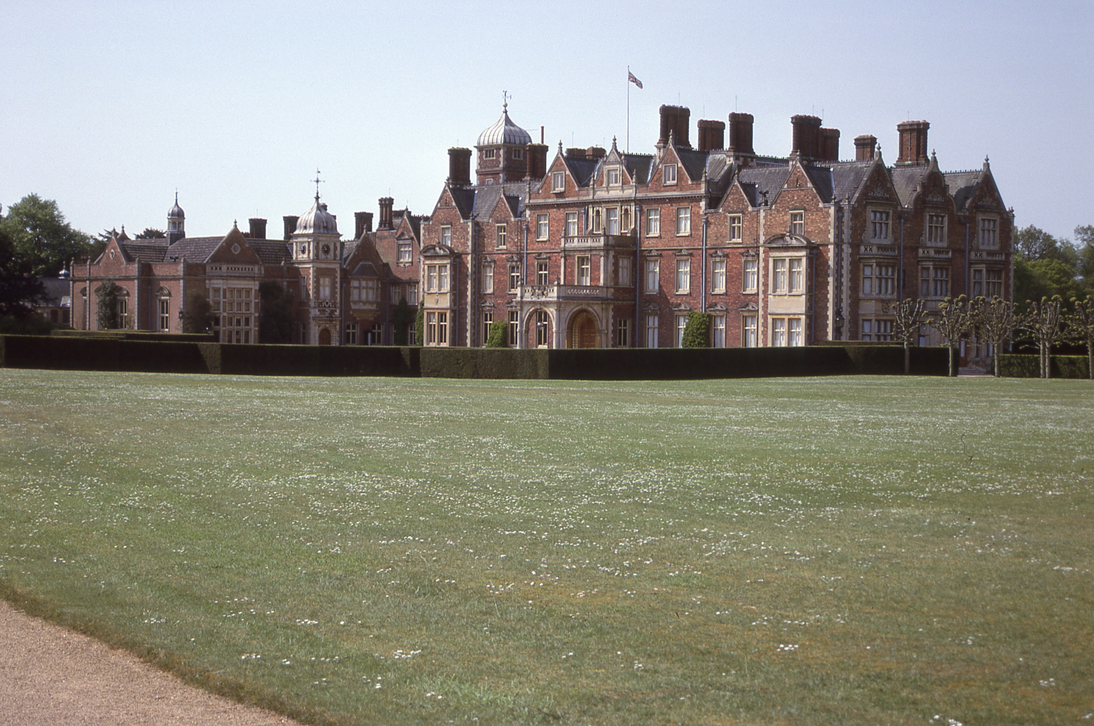royal palace at sandringham east anglia 4k, HD Wallpaper