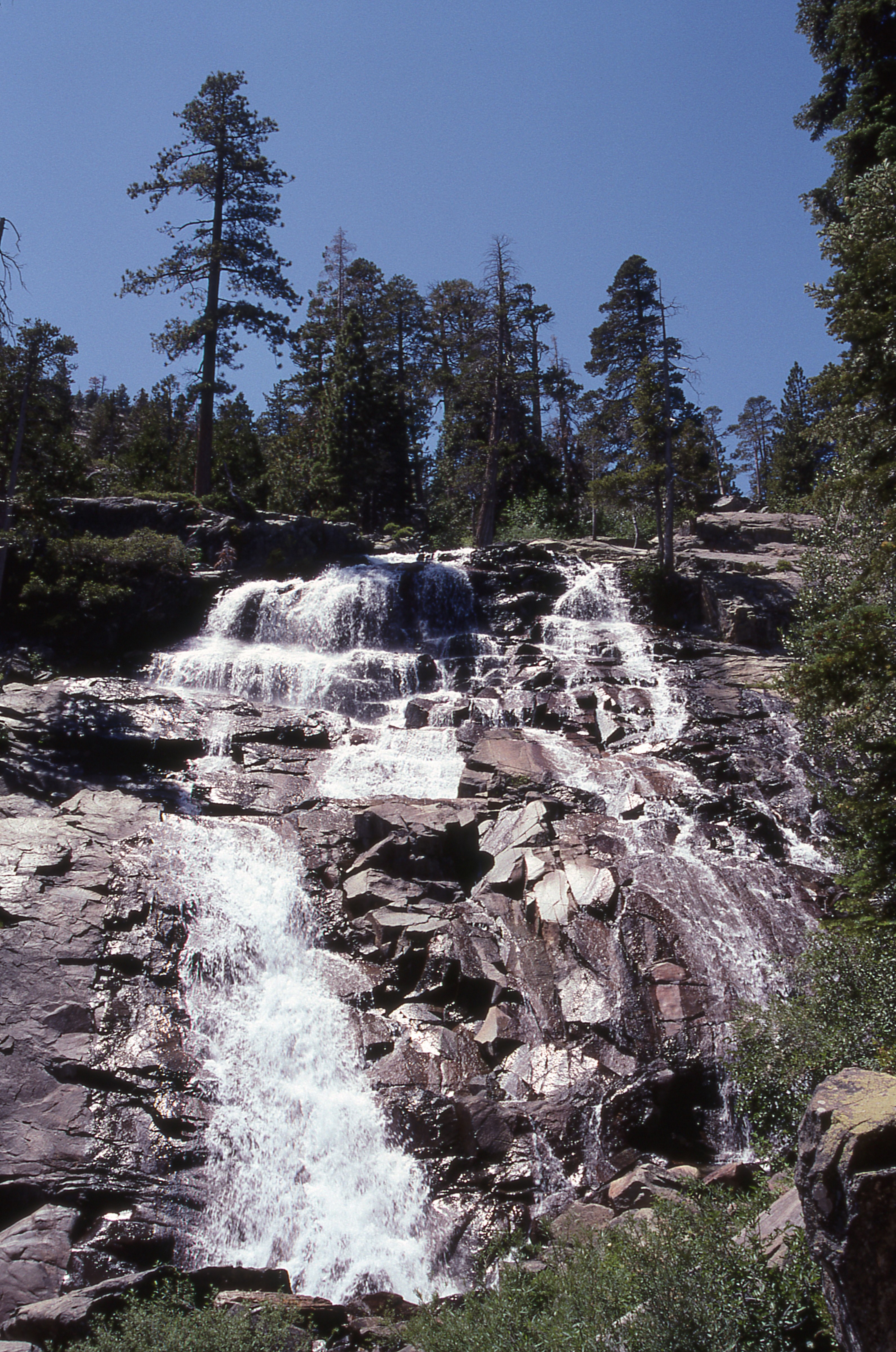 waterfall at emerald bay lake tahoe 4k, Phone HD Wallpaper