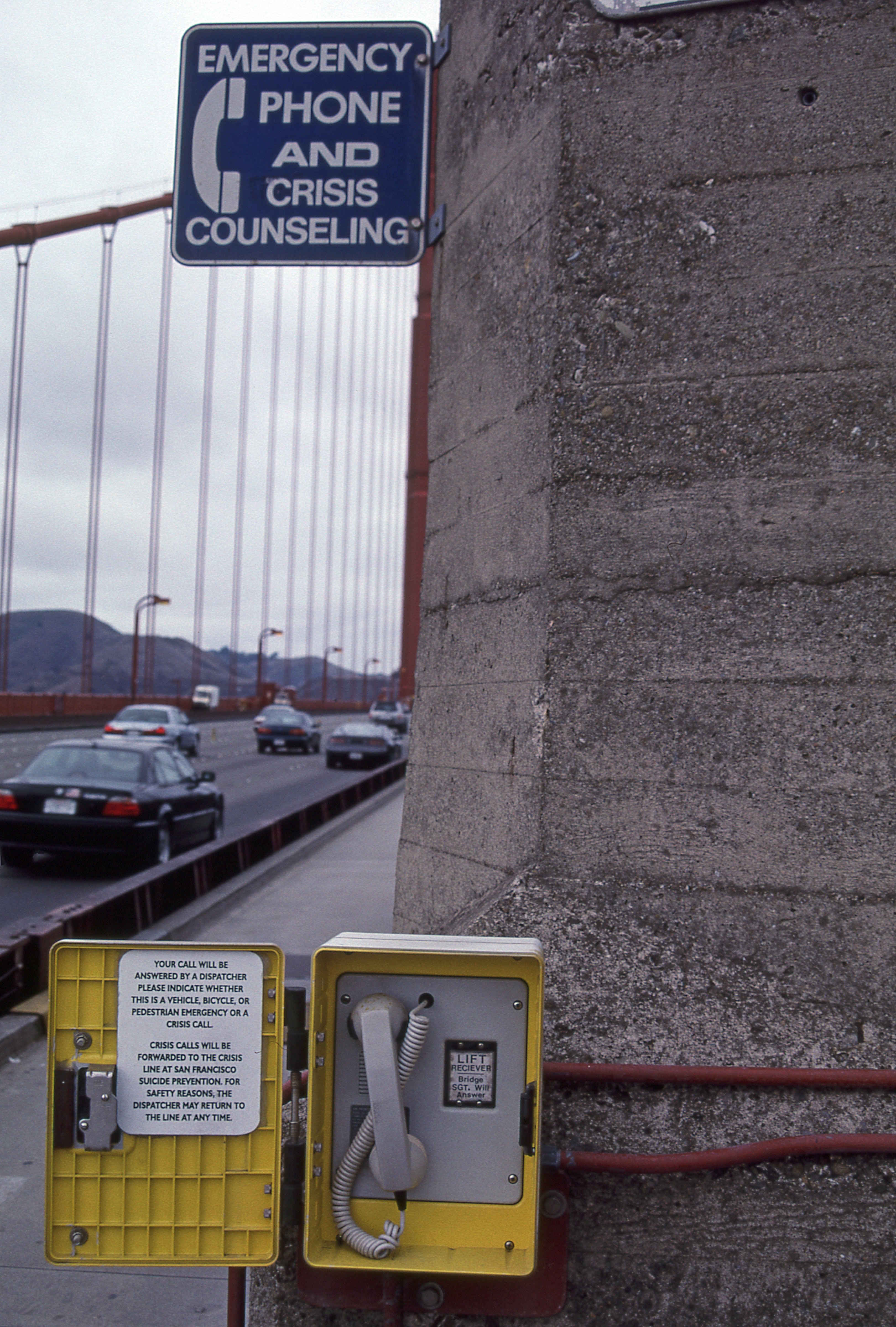 golden gate call box 4k, Phone HD Wallpaper