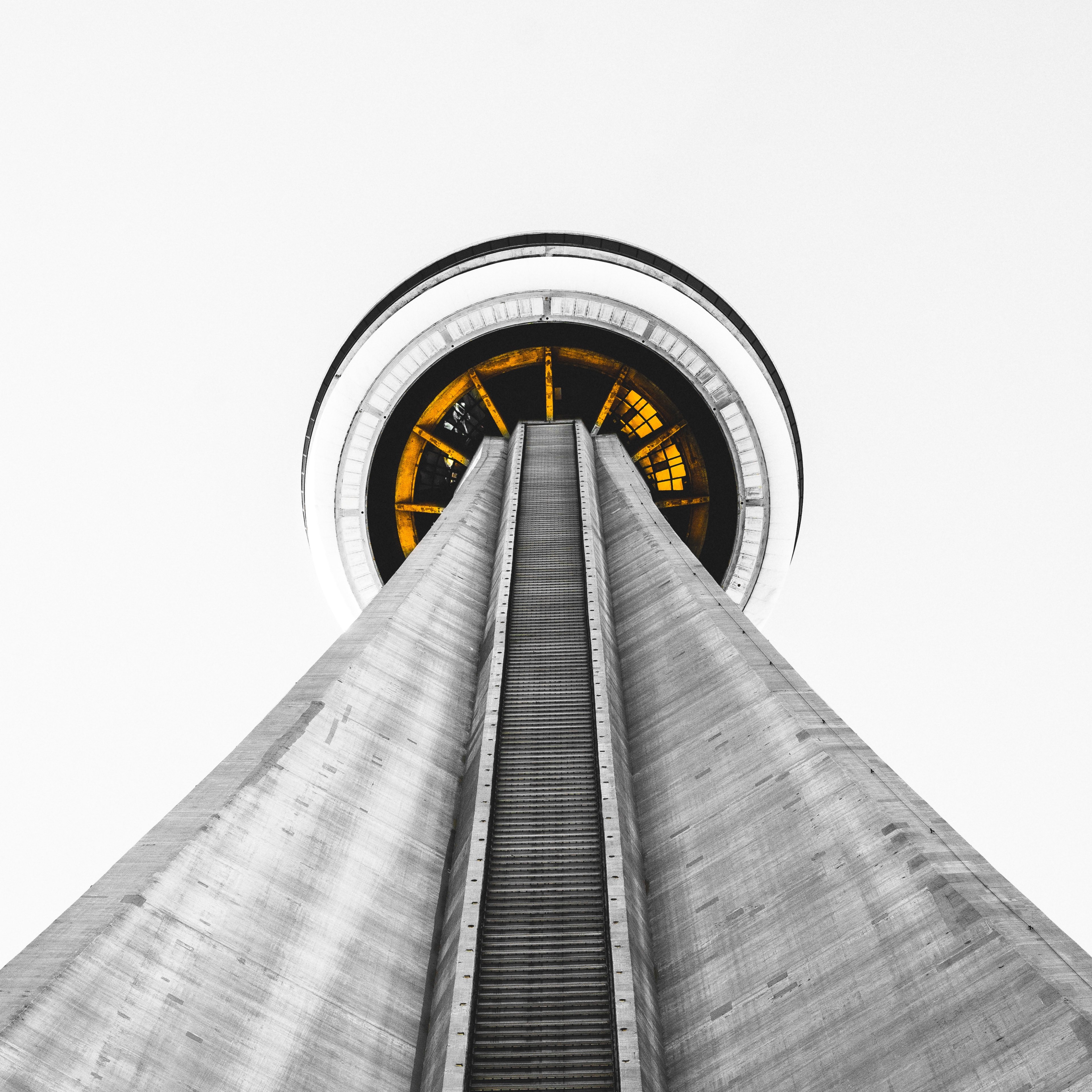a low angle shot of the tall cn tower in toronto, subjacent 4k, HD Wallpaper