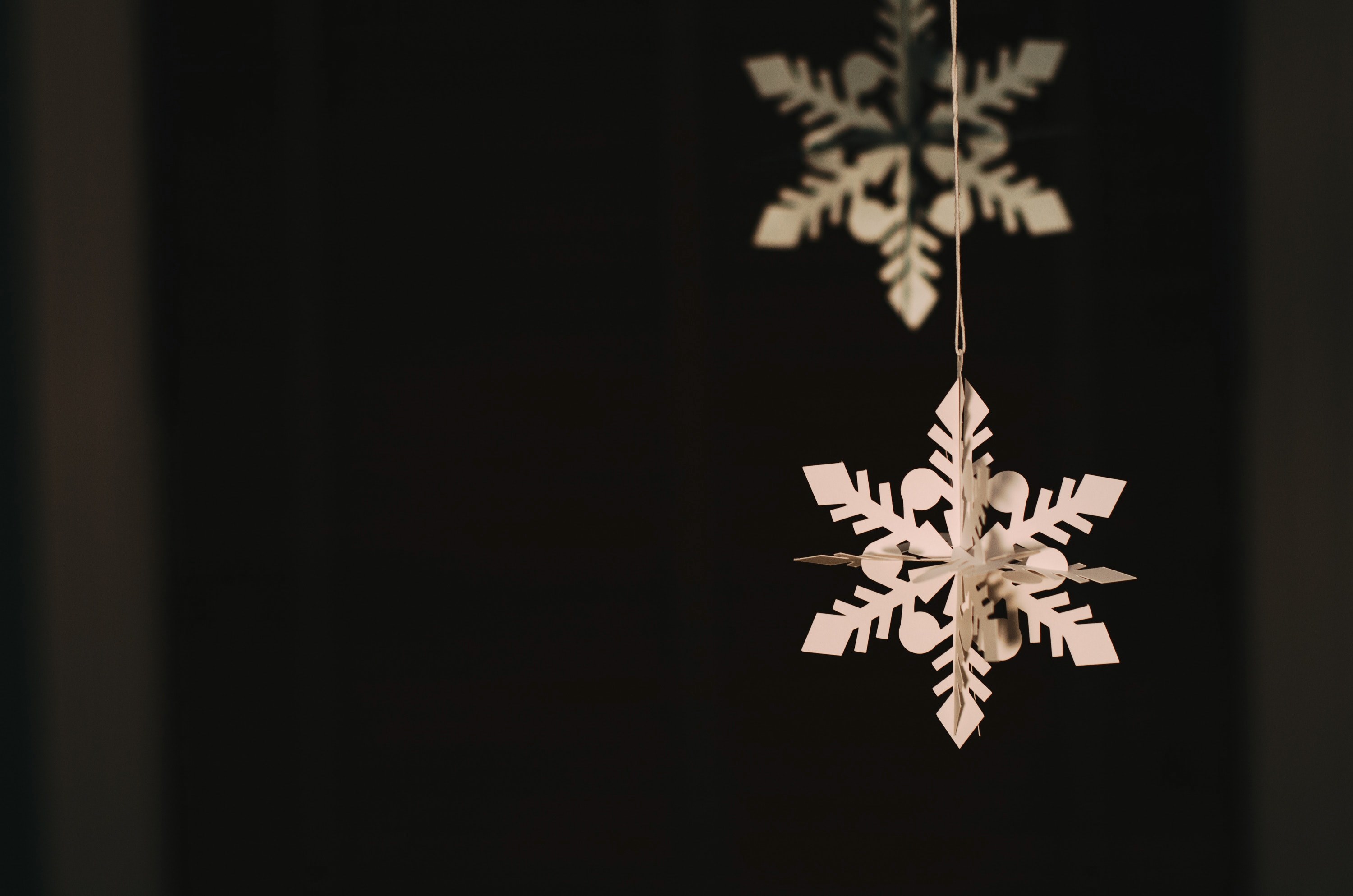 macro of christmas snowflake paper decorations hanging in front of black background brookline, paper snowflakes 4k, HD Wallpaper
