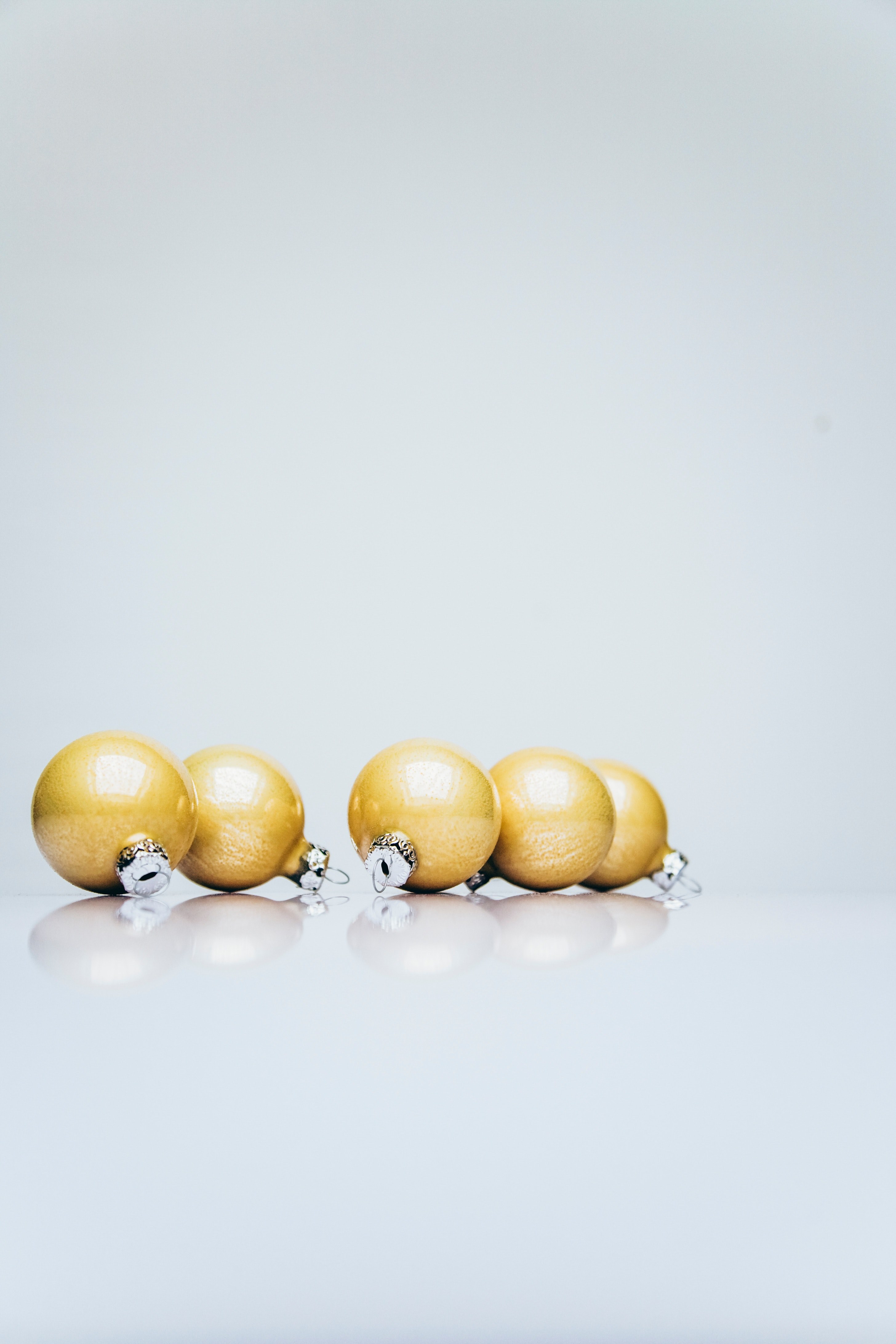 ornament christmas ball and golden hd, 4k, Phone HD Wallpaper