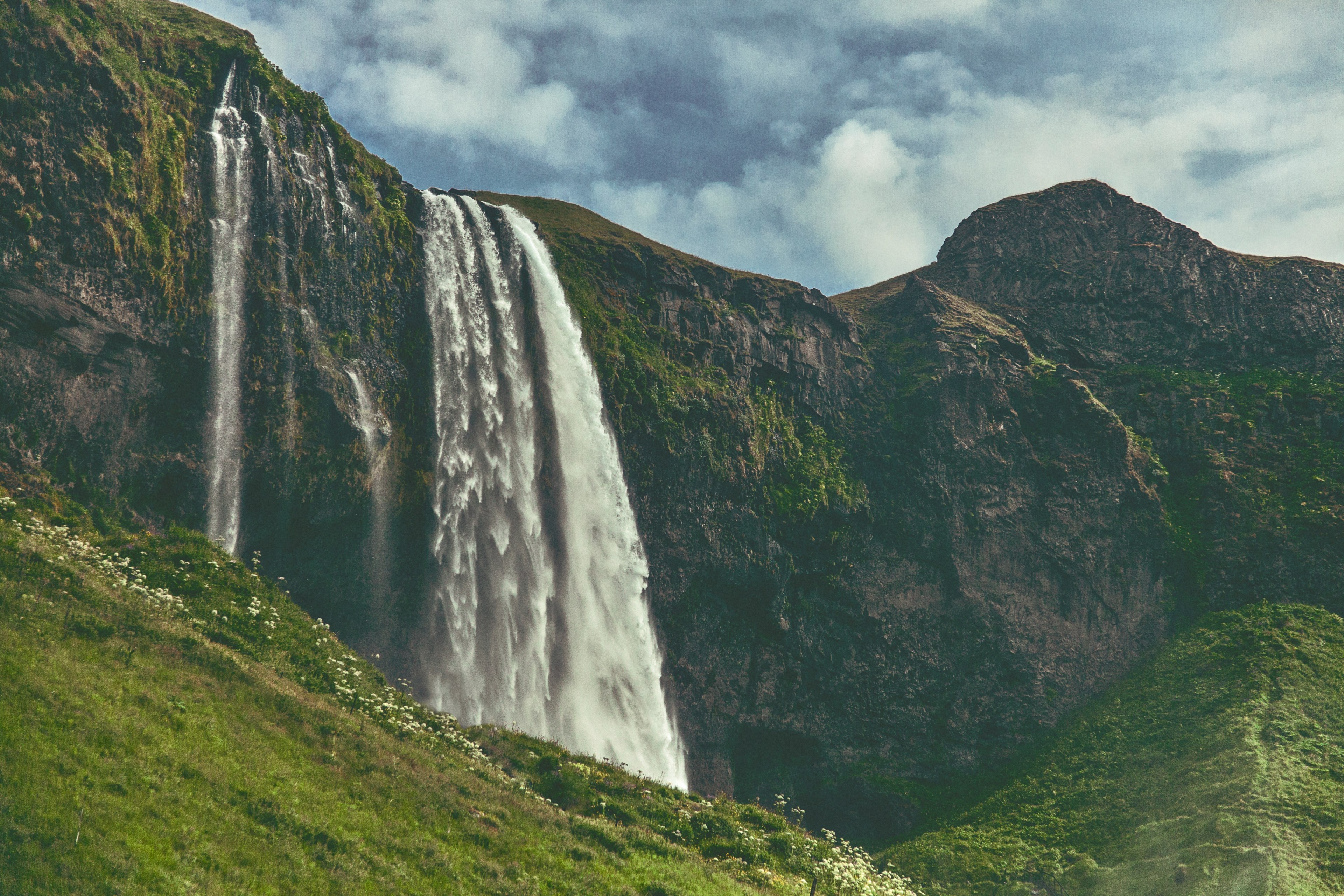 a fuzzy shot of a waterfall cascading down from a jagged hill, waterfall cascade on a green hill 4k, HD Wallpaper