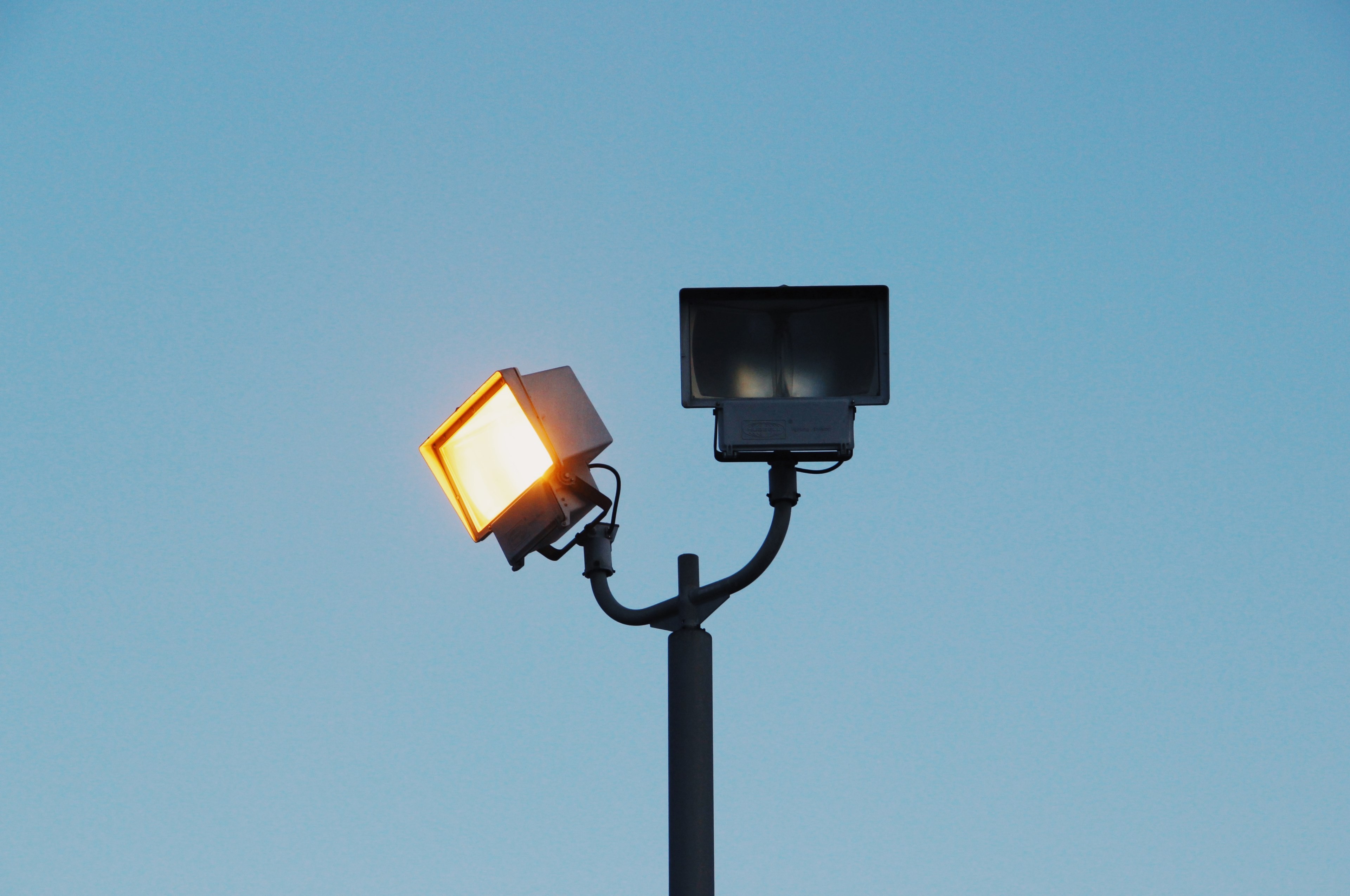 a rectangular spot light on a post next to another unlit lamp, wink 4k, HD Wallpaper