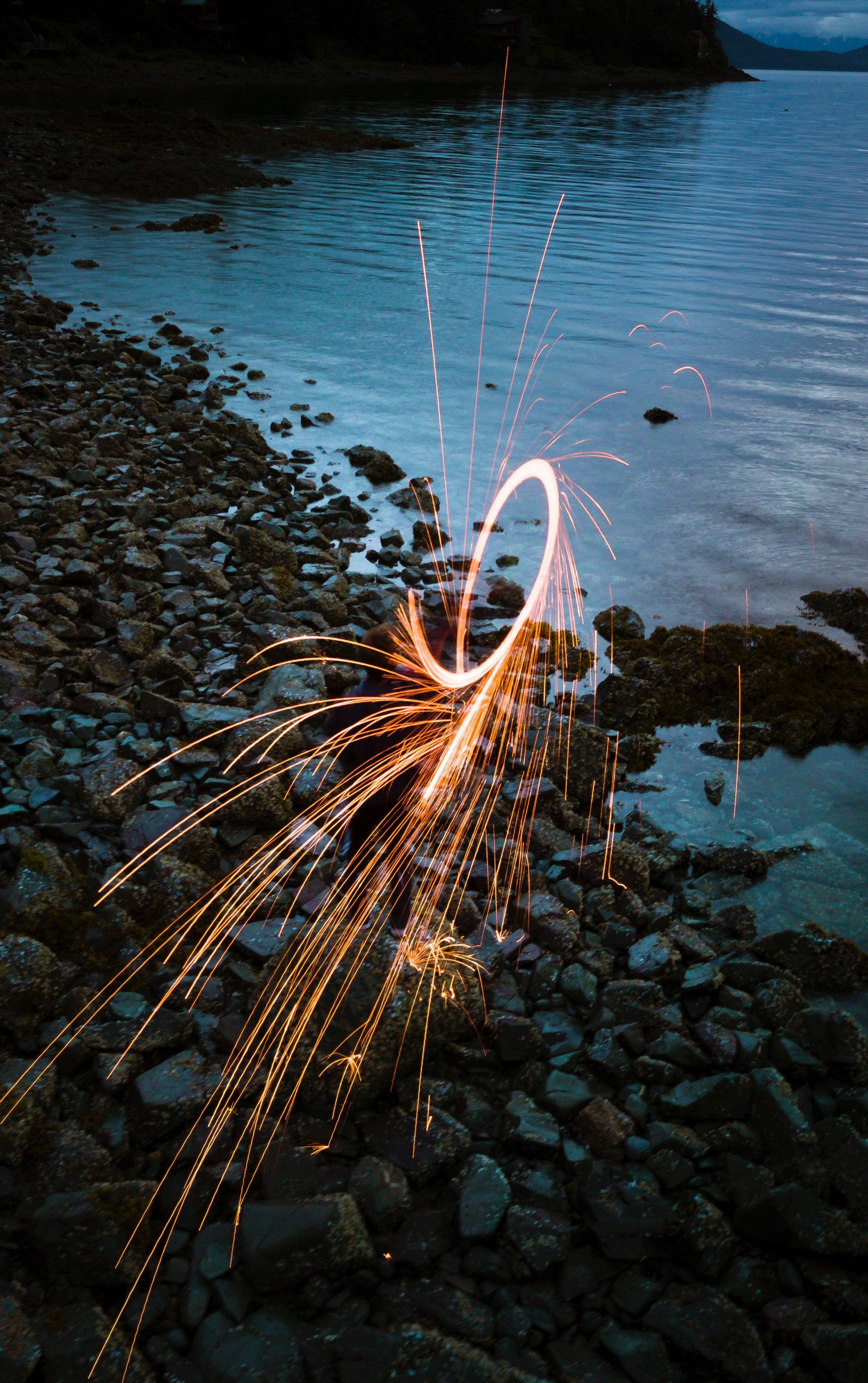 person light painting with a sparkler on the beach at point lena loop road, sparkler light painting 4k, Phone HD Wallpaper