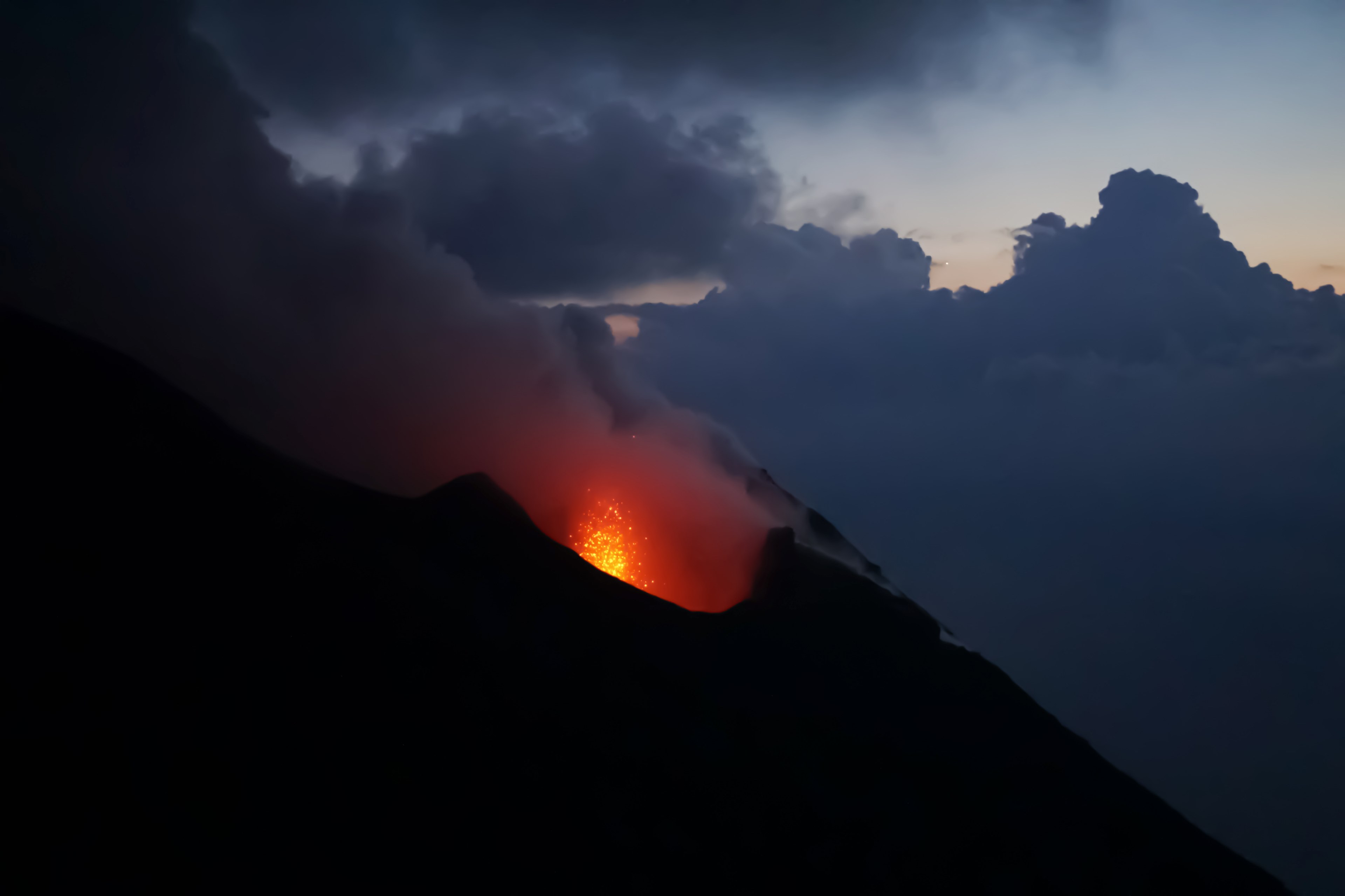 red sparks surrounded by dark gray clouds, _volcano explosion at dusk 4k, HD Wallpaper