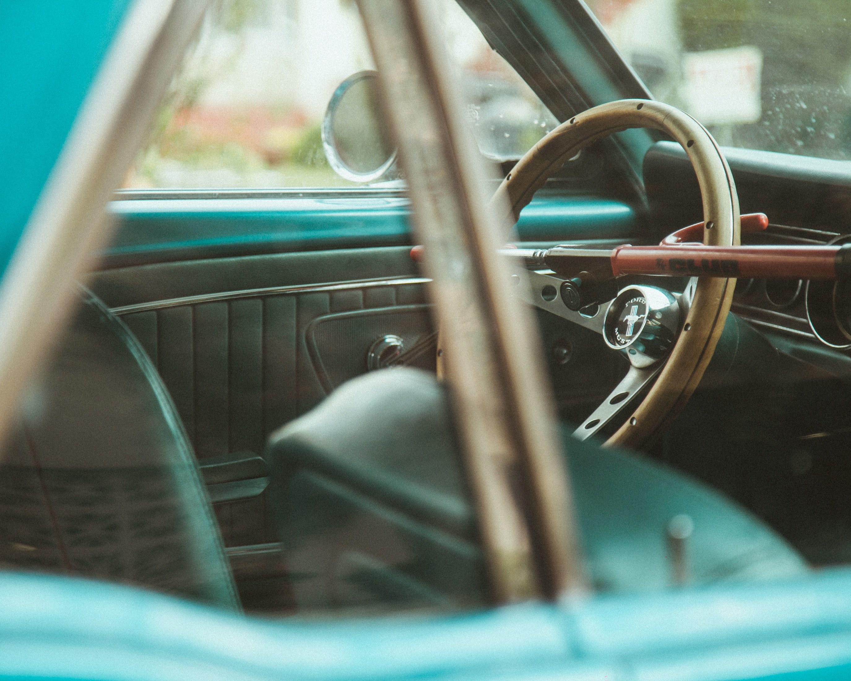 looking into vintage car with blue leather seats and steering wheel lock, california muscle car 4k, HD Wallpaper