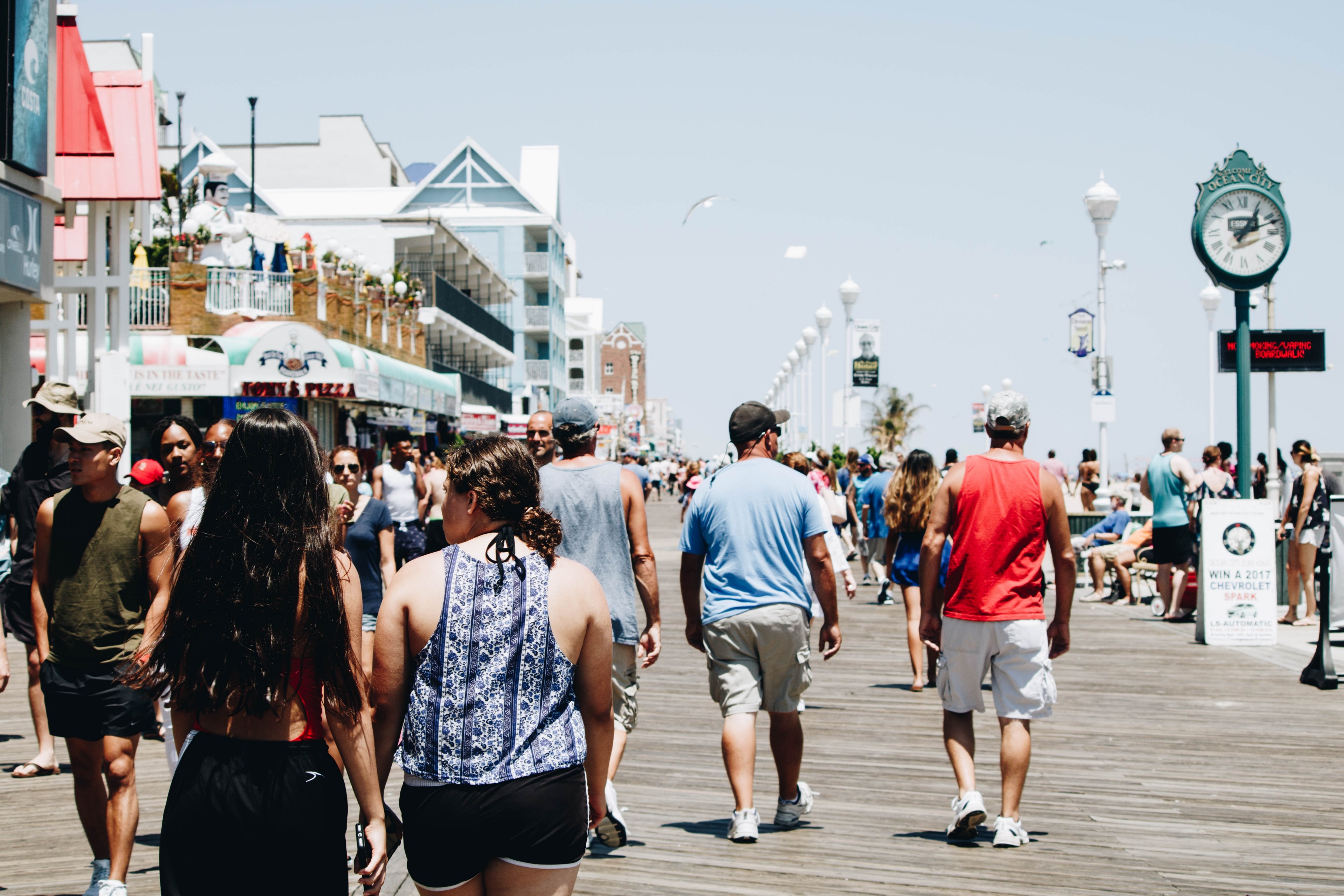 diverse crowd of tourists walk along a pier in ocean city, vacation 4k, HD Wallpaper