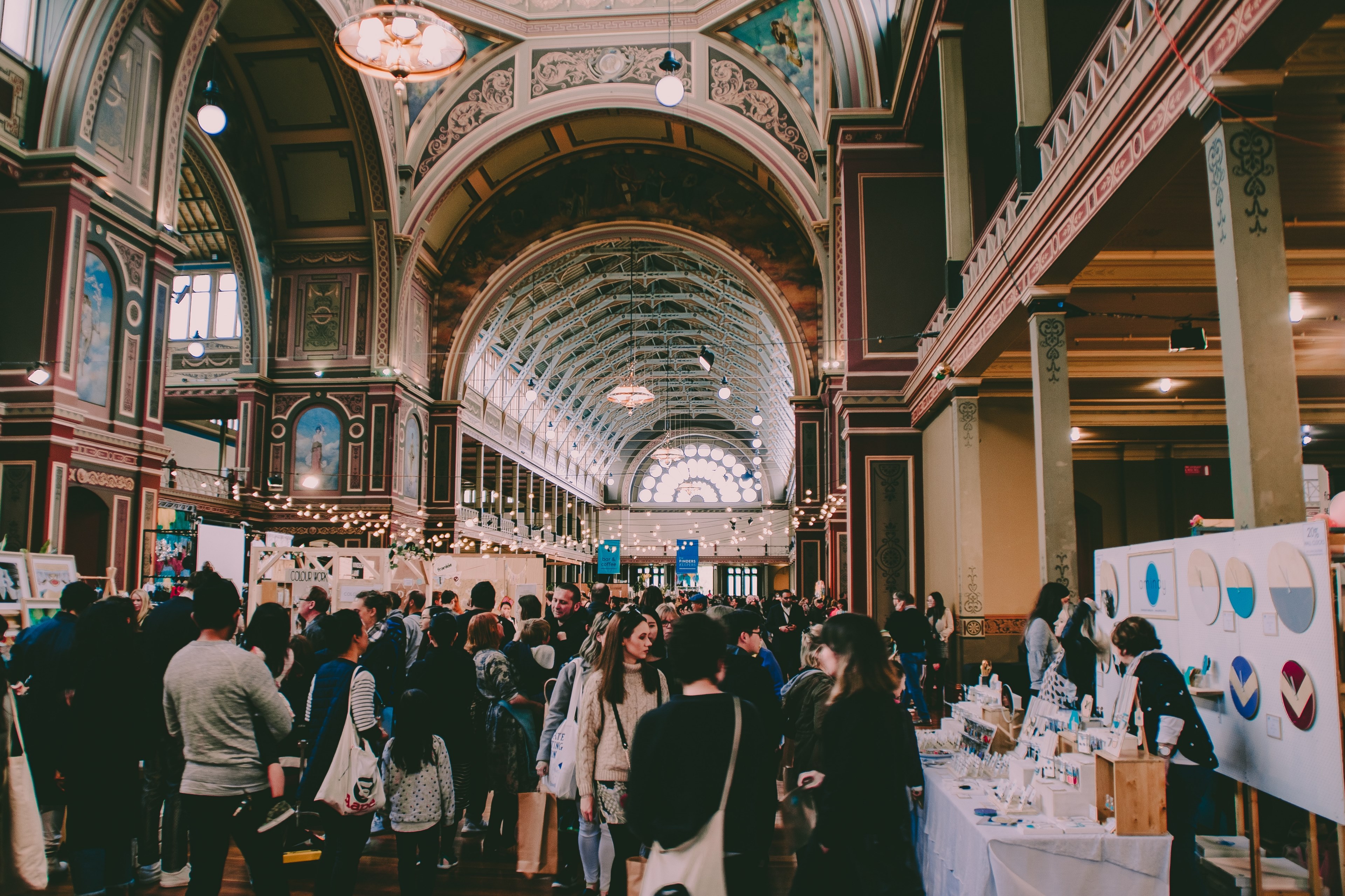 building historical person and market 4k, HD Wallpaper