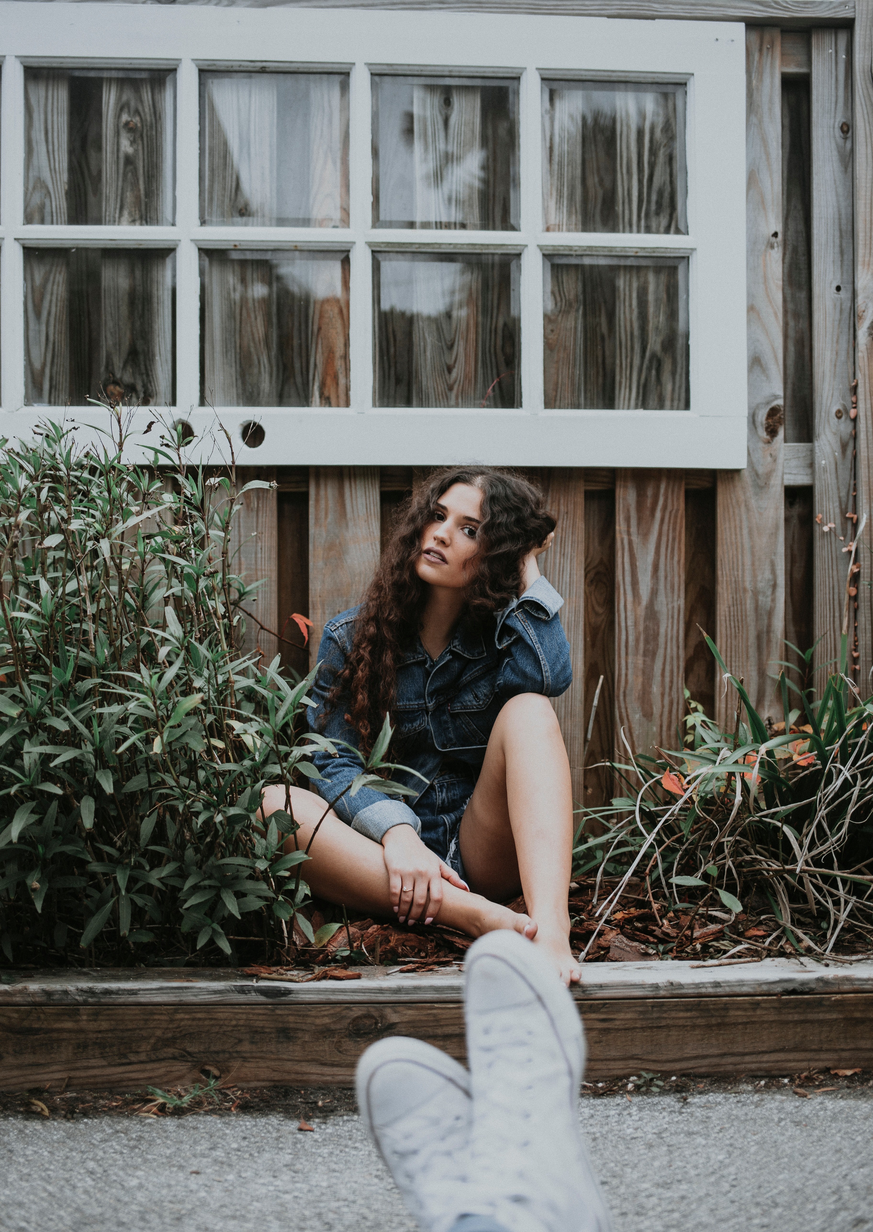 a woman wearing a denim jacket posing in bushes, posing in the bushes 4k, Phone HD Wallpaper