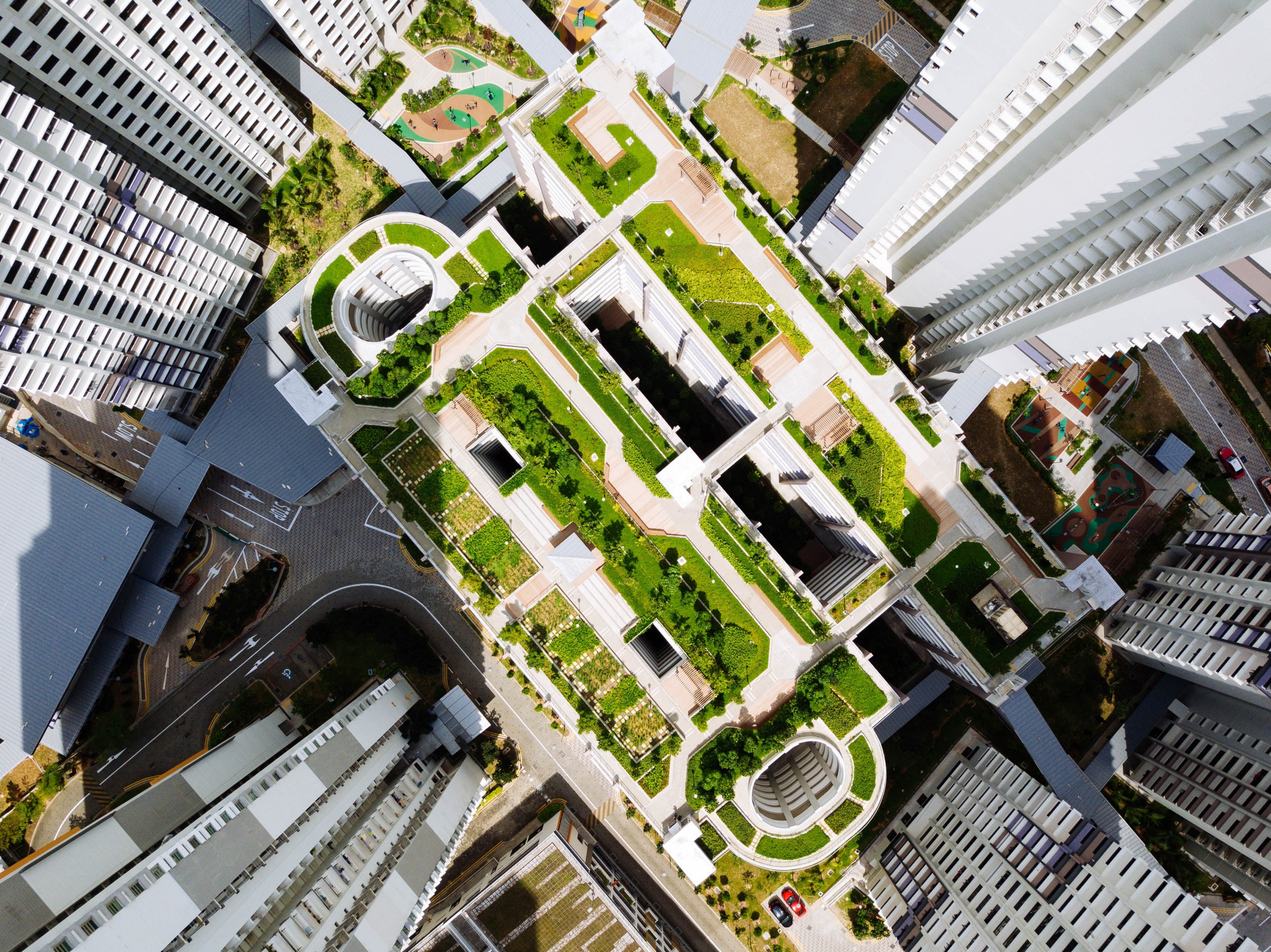building complex drone view city park and city living 4k, HD Wallpaper