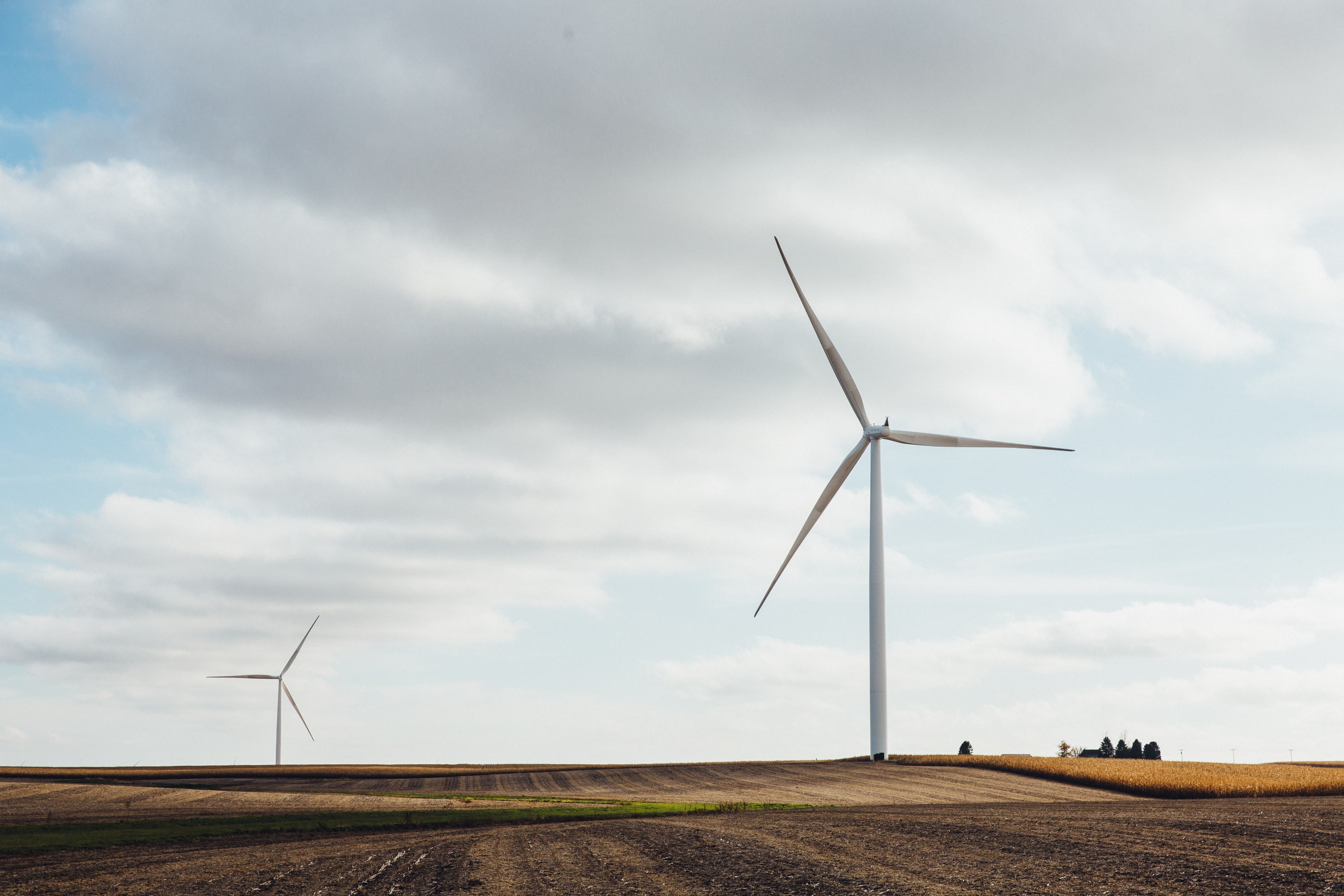 wind turbines create green energy in a farm field, farm windmills 4k, HD Wallpaper
