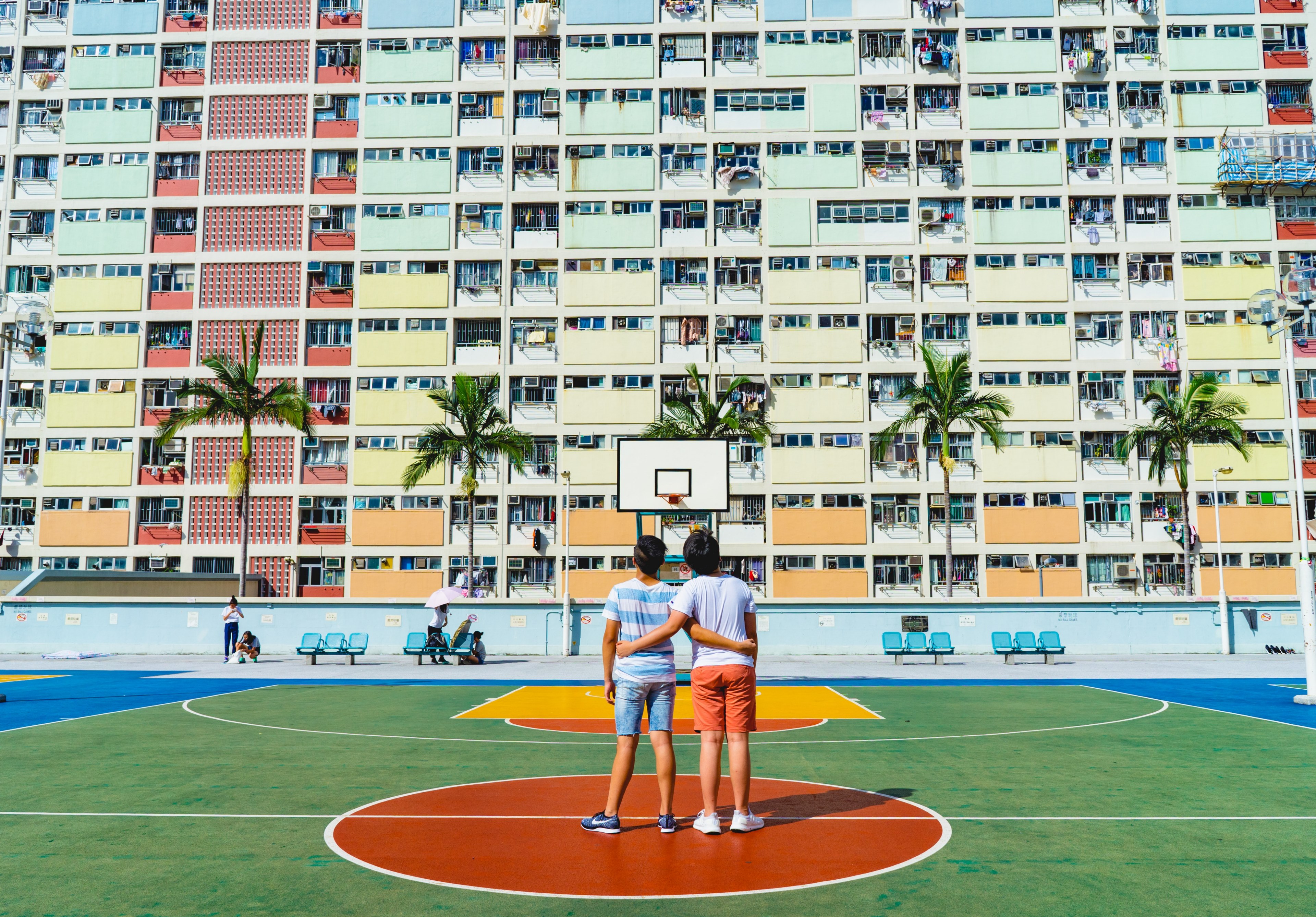 apartment building friend apartment and basketball court 4k, HD Wallpaper