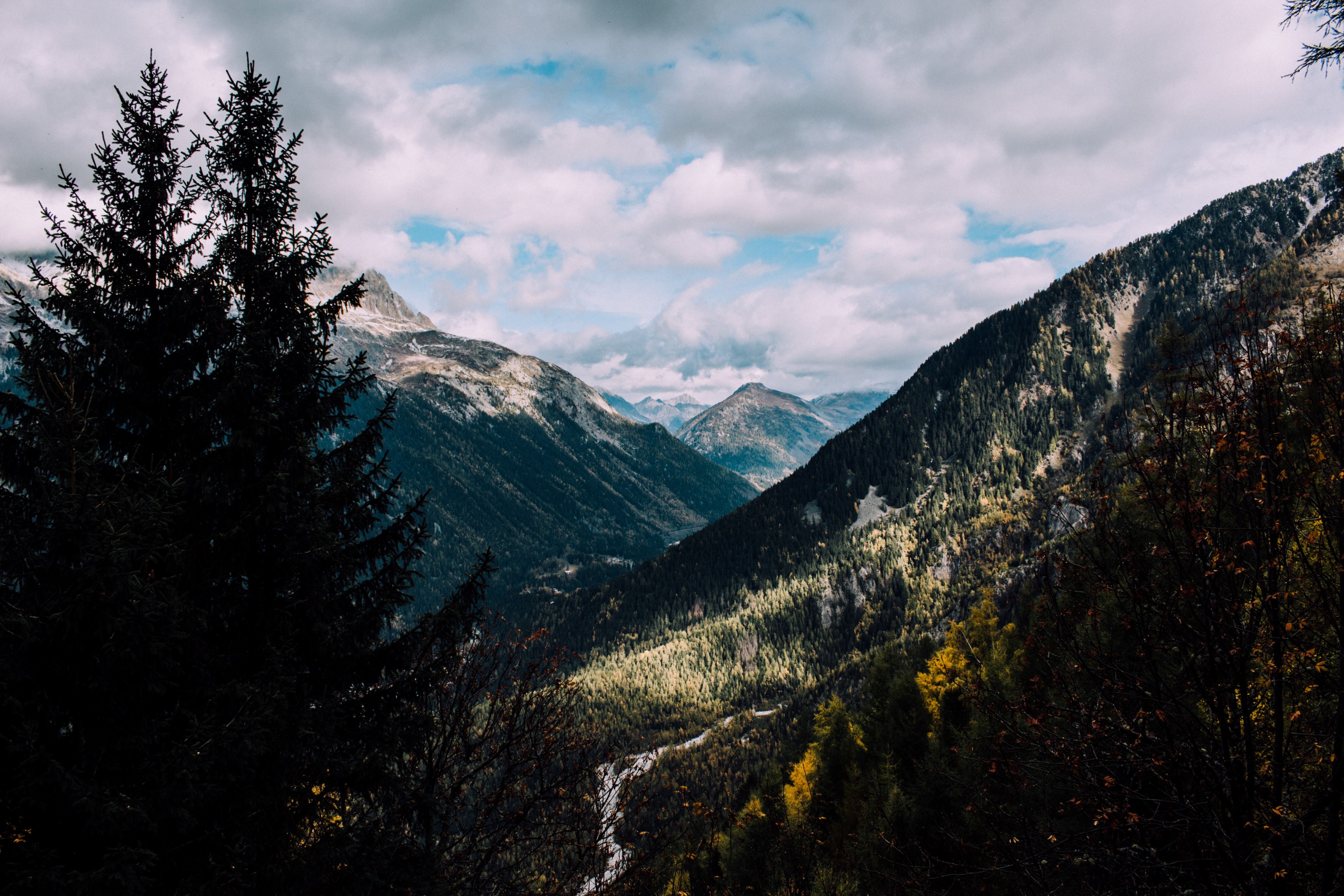 a scenic shot of a steep mountain valley in chamonix mont blanc, steep valley on a cloudy day 4k, HD Wallpaper