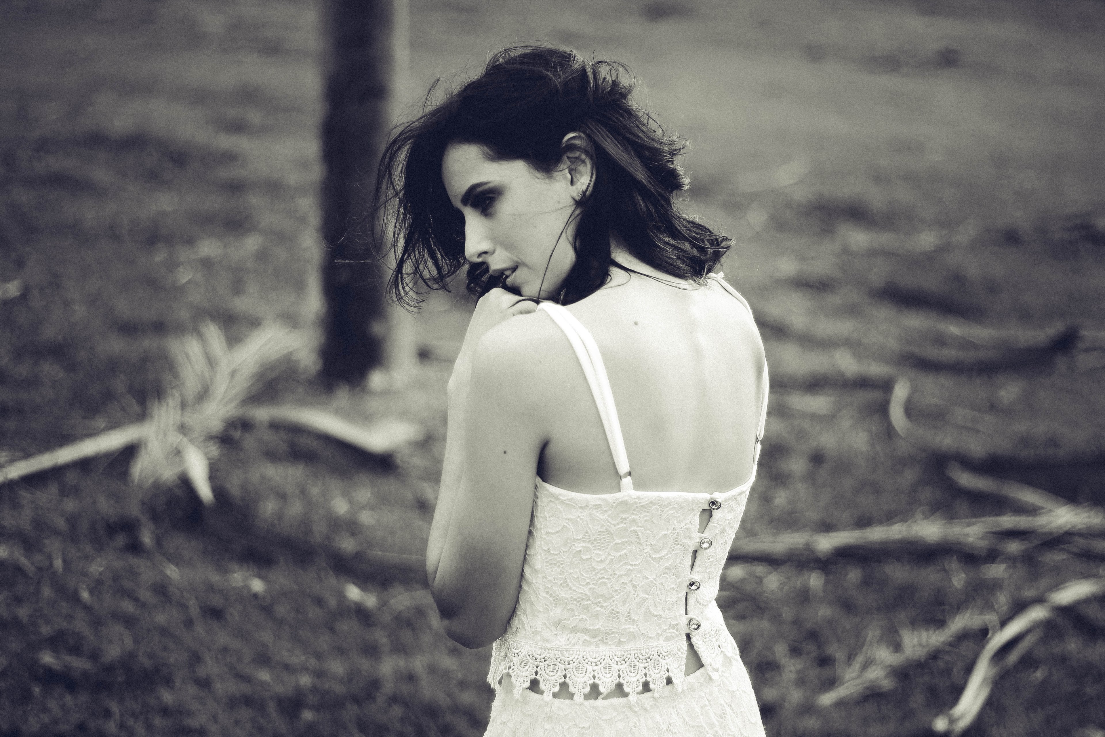 black and white shot from behind of brunette woman in lace dress standing, brunette in lace dress 4k, HD Wallpaper