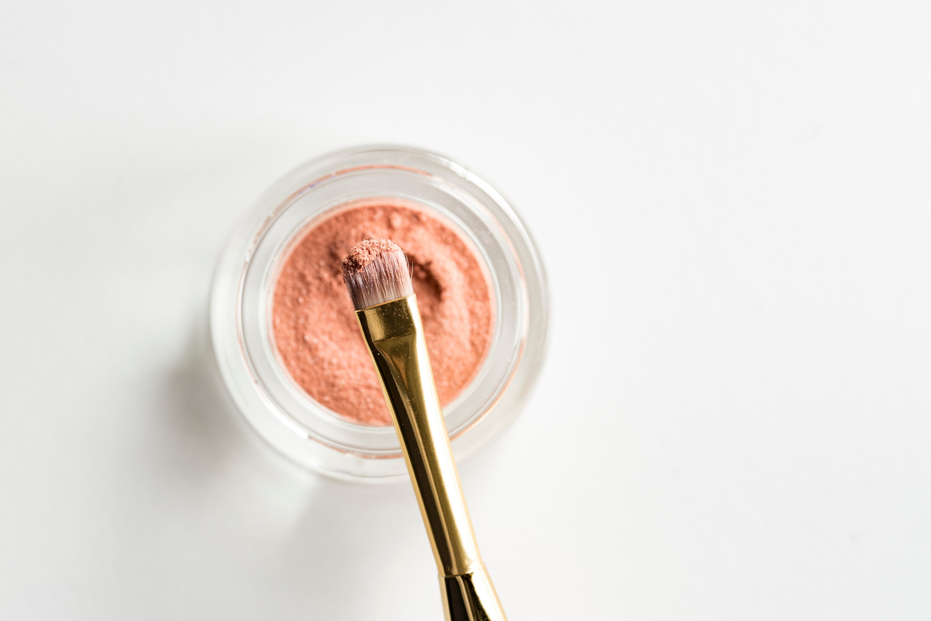 brush dipped in make up, makeup brush 4k, HD Wallpaper