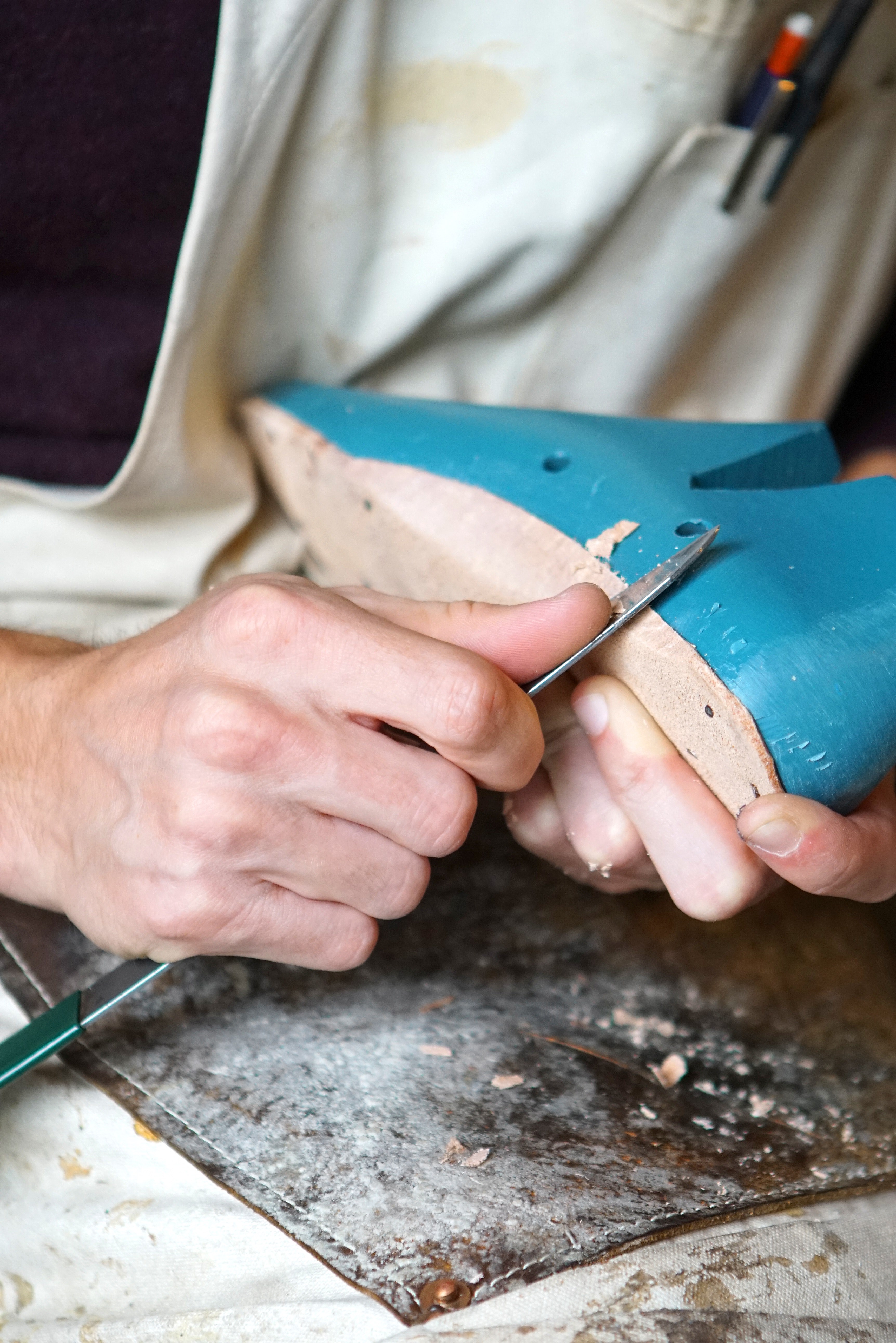 a craftsman carving a pair of shoes out of wood, carving wooden shoes 4k, Phone HD Wallpaper