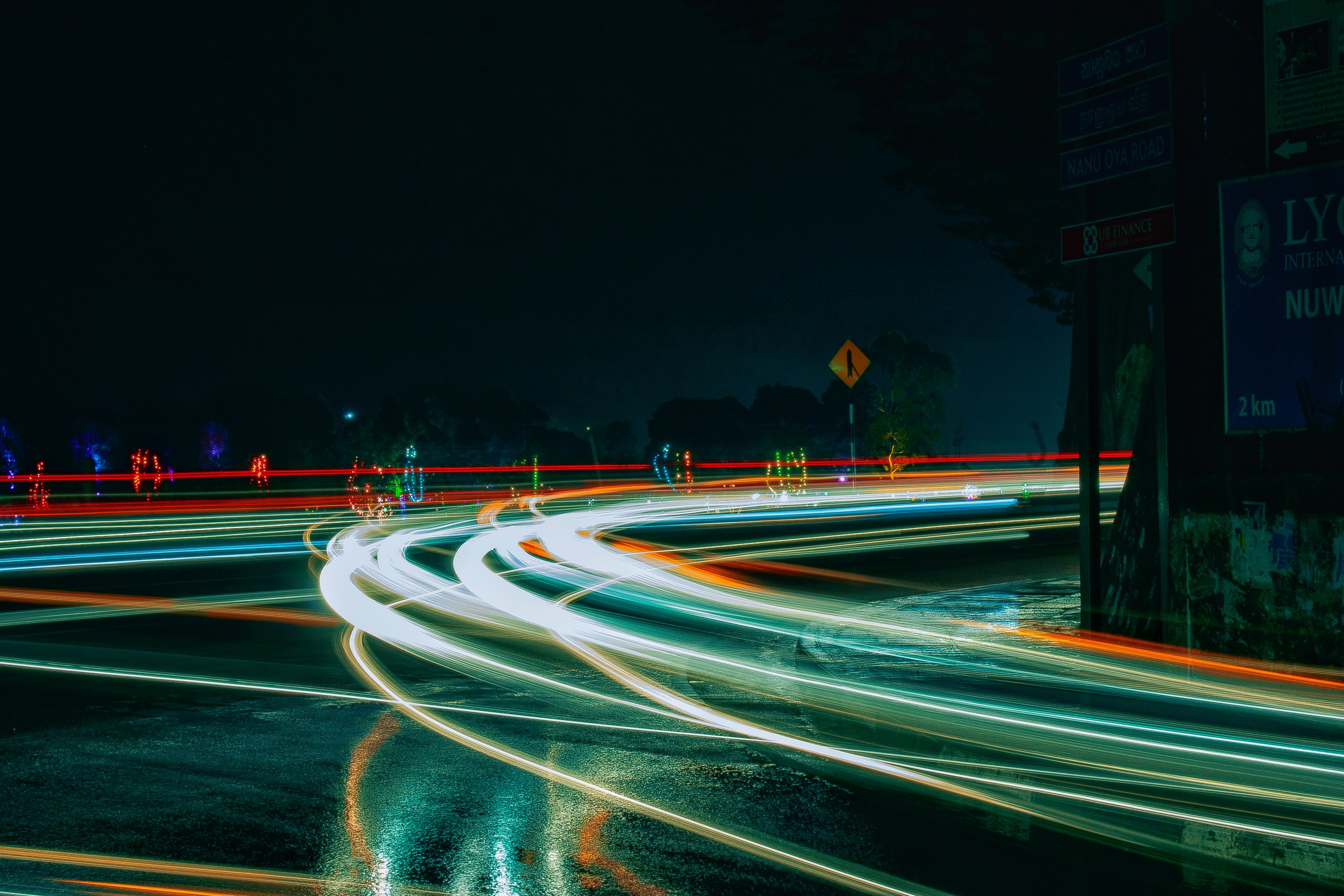 colorful light trails on a curve in a road at night, rush hour 4k, HD Wallpaper