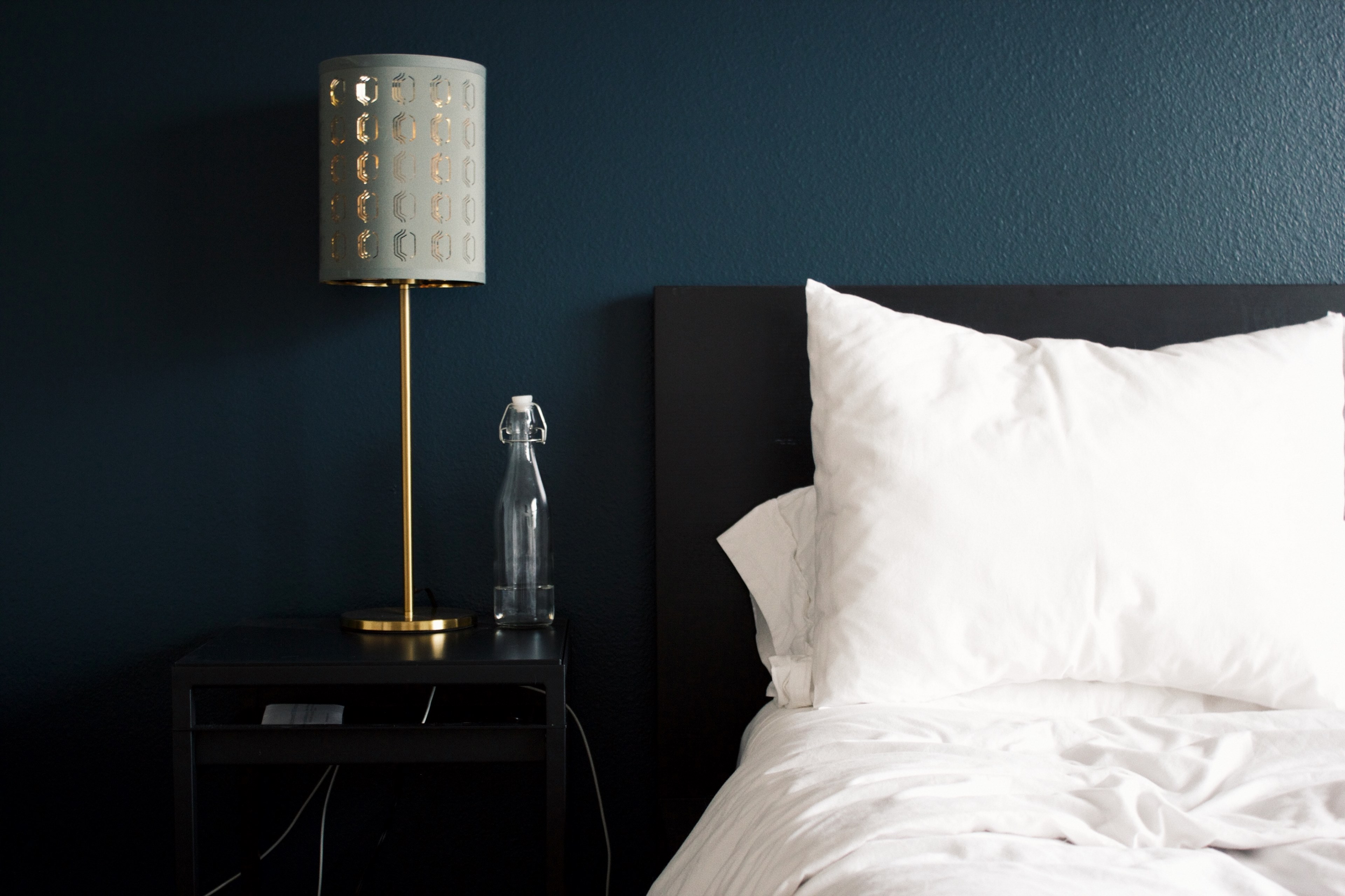 a white bed silver lamp empty carafe blue wall and a bedside table at alta yorktown apartments, bedside 4k, HD Wallpaper