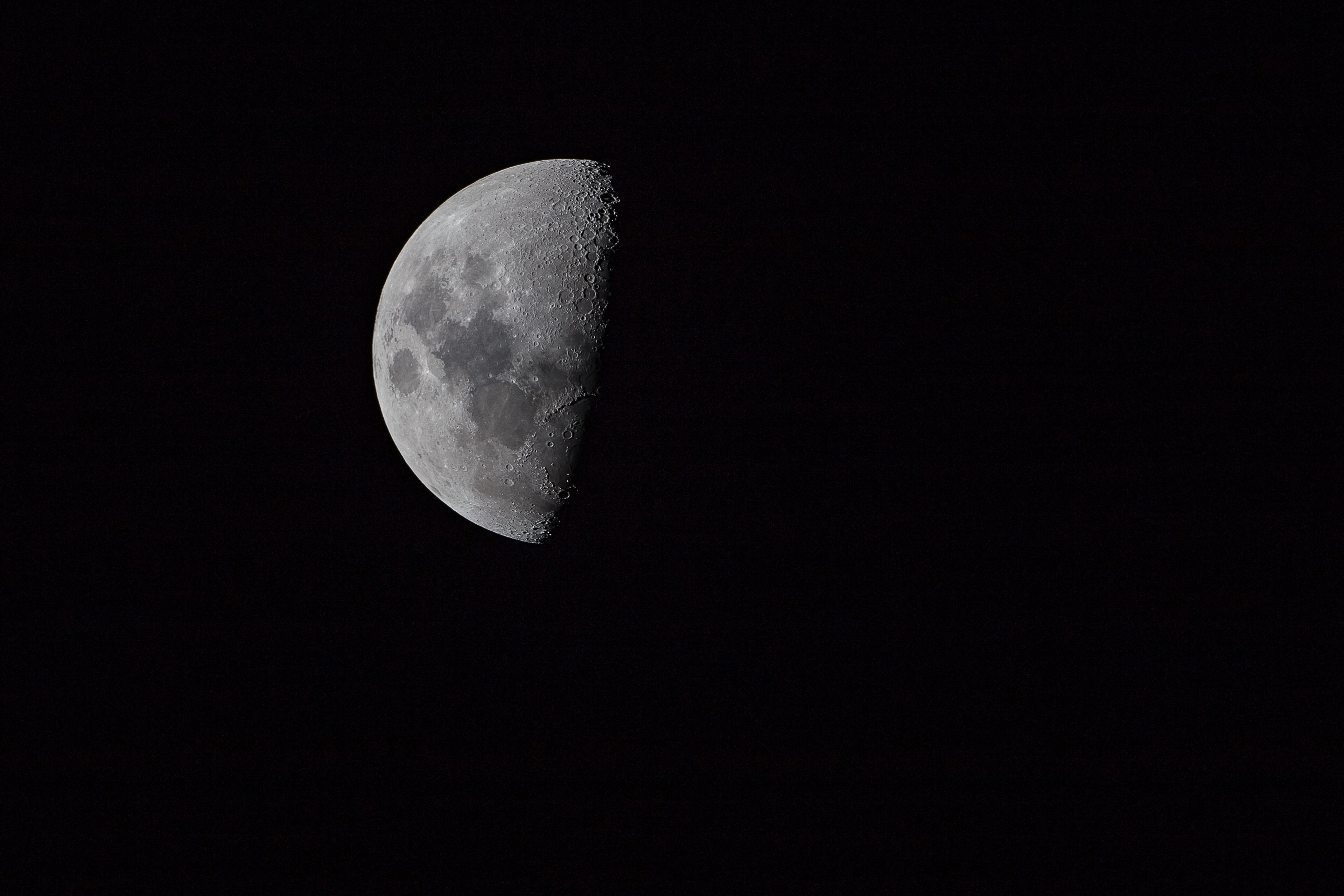 close up shot of the half moon over the hague, half moon over the hague 4k, HD Wallpaper