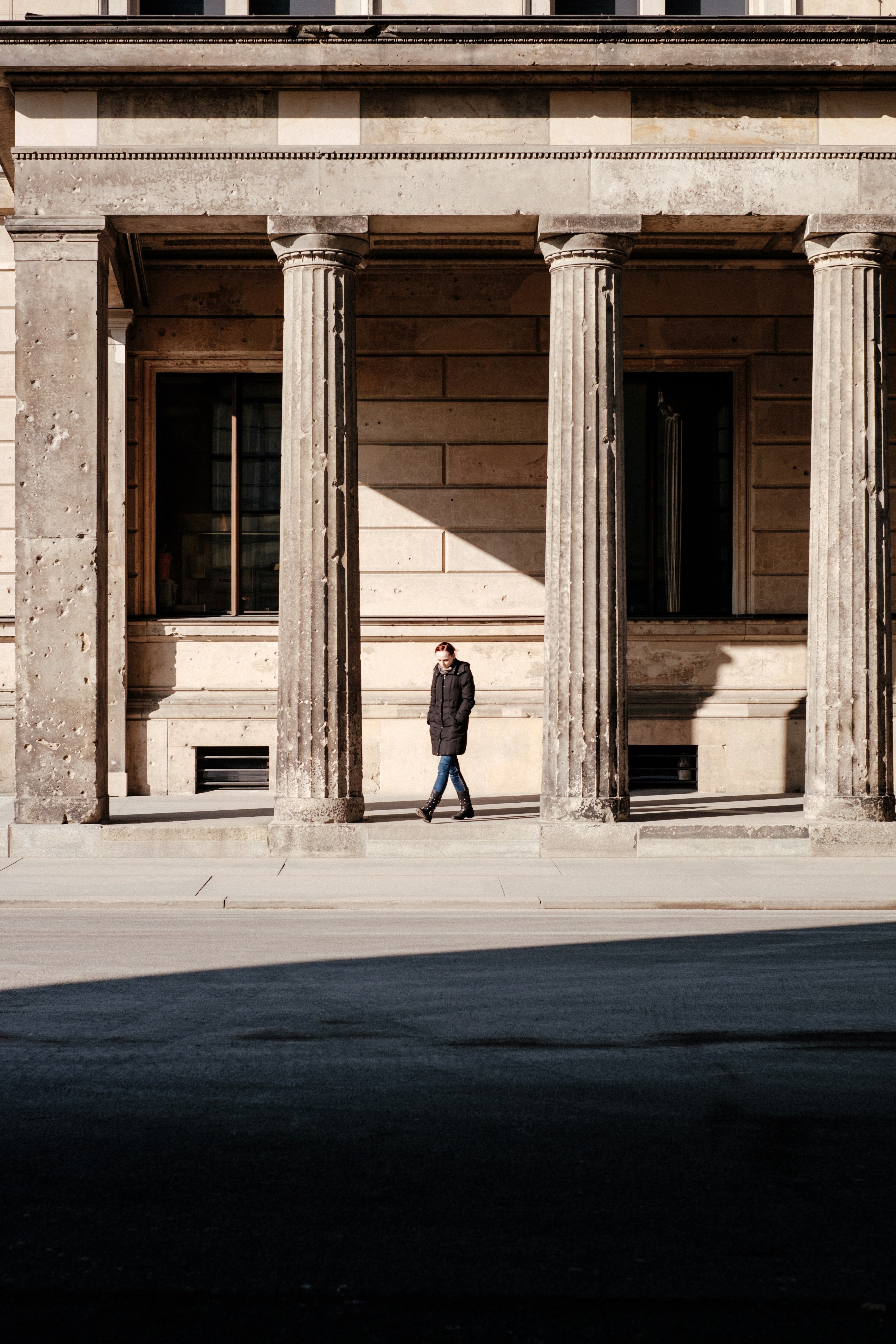 columns at the museum island in berlin germany 4k, Phone HD Wallpaper