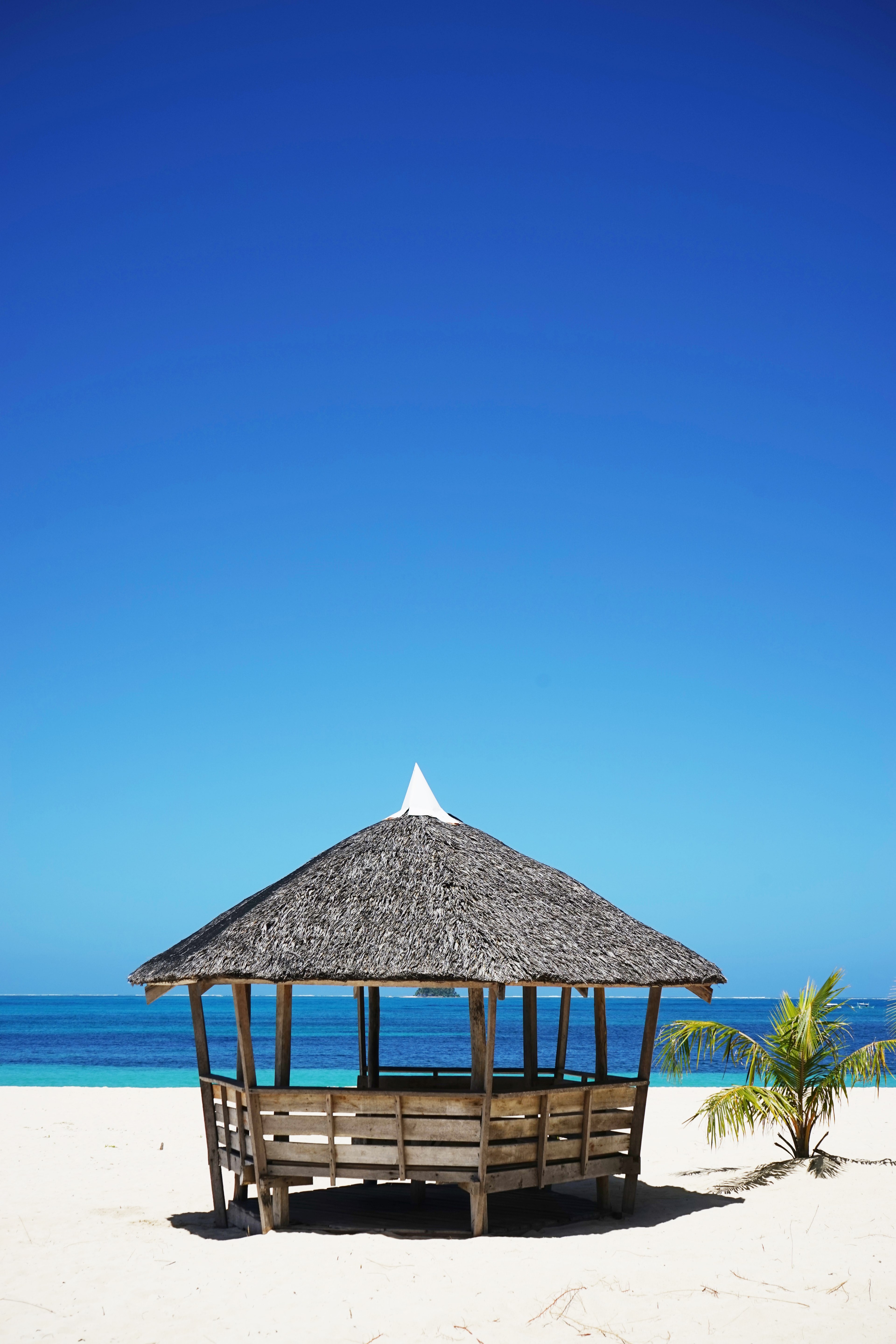 sky blue beach and shack hd, 4k, Phone HD Wallpaper