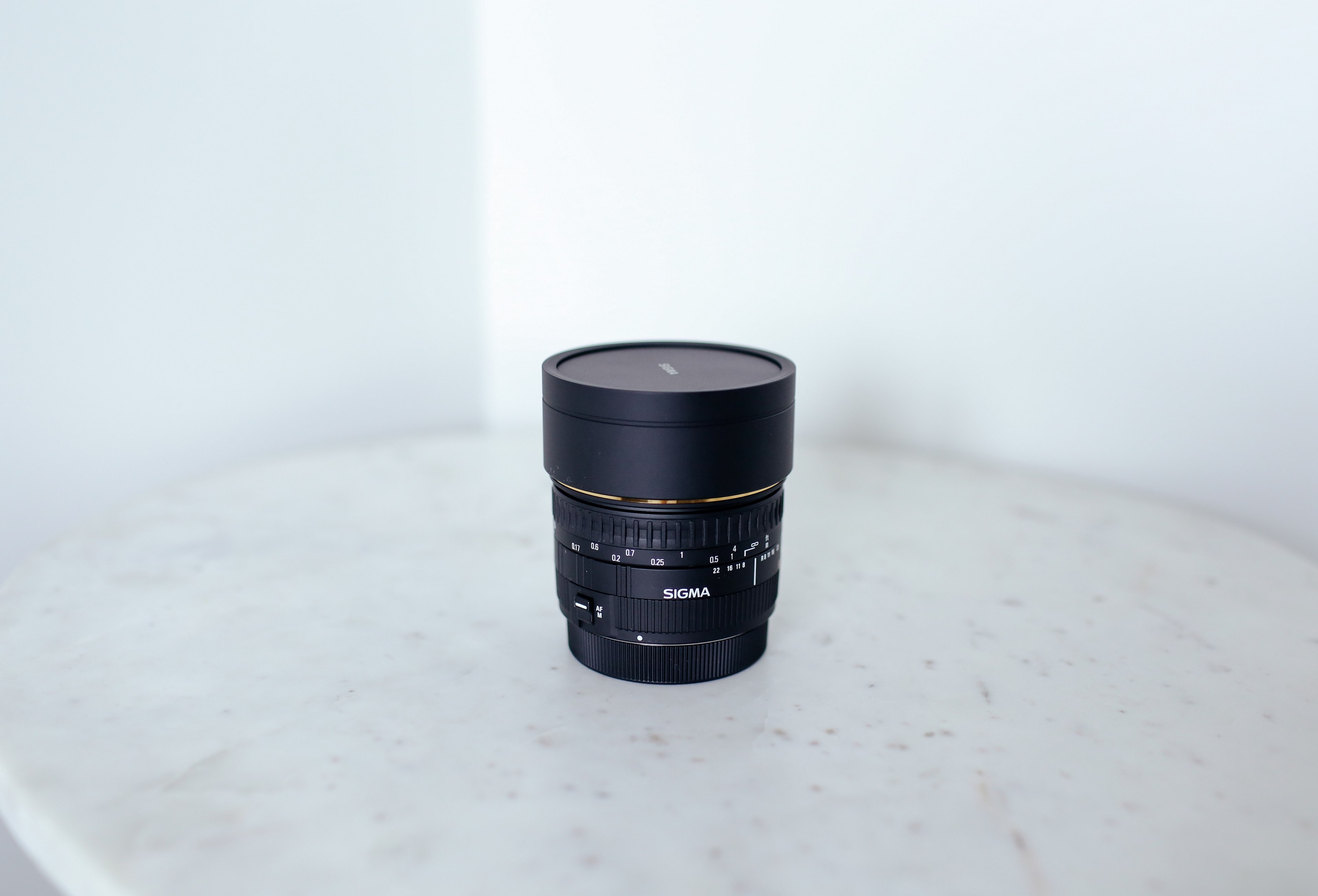 a sigma dslr camera lens on a white marble table, sigma lens 4k, HD Wallpaper