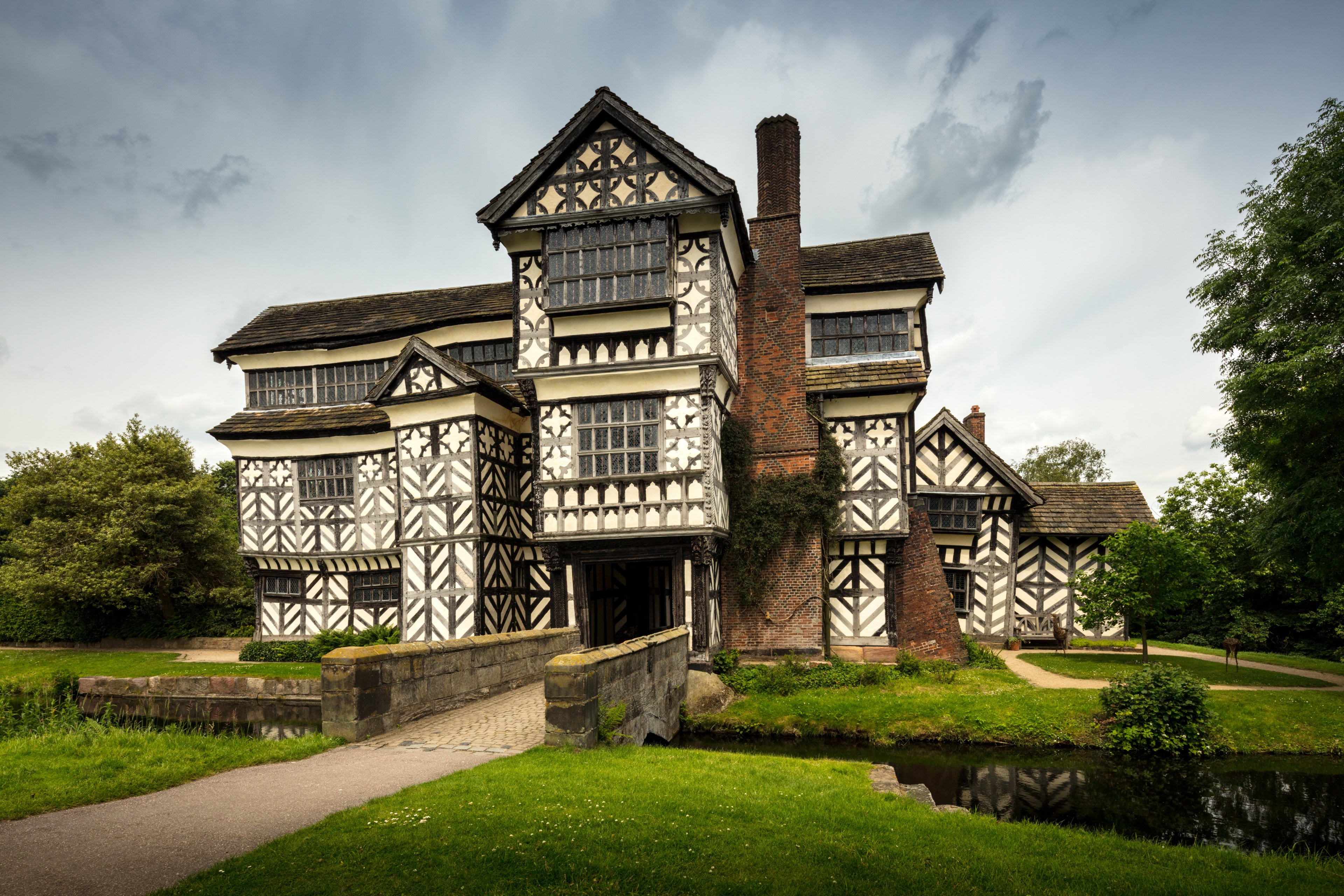 house historic architecture and facade 4k, HD Wallpaper