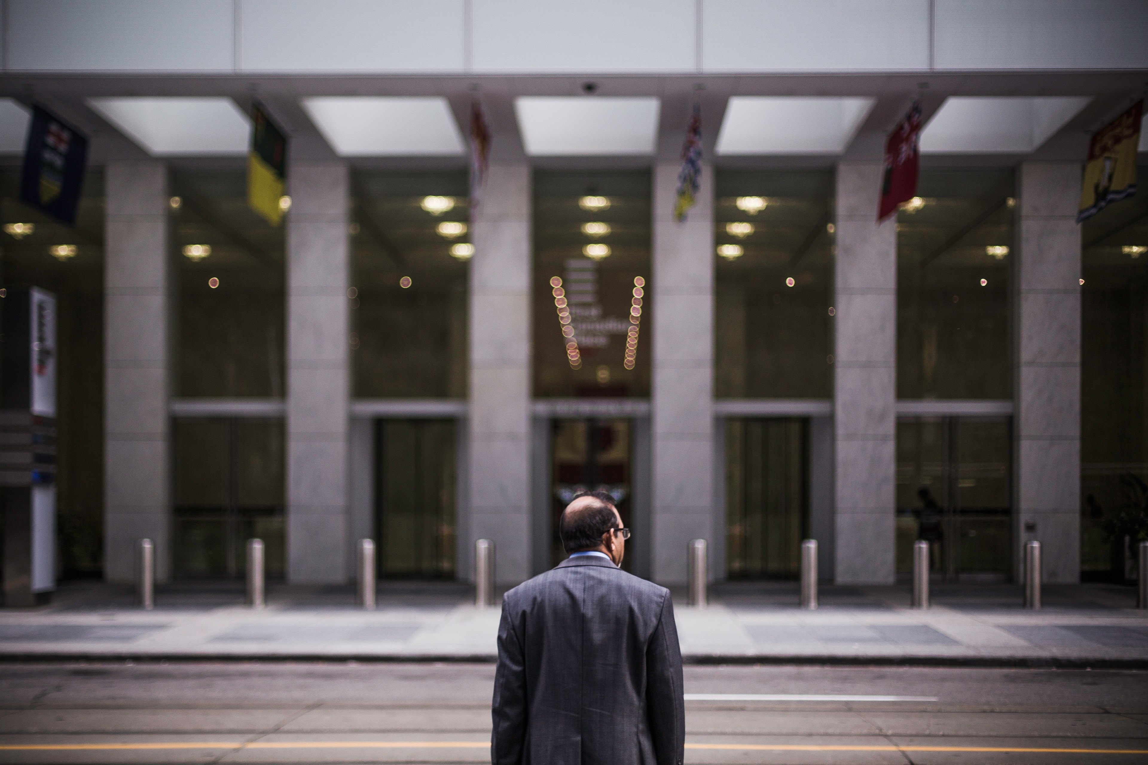 a middle aged man in a suit crossing a street in the financial district, businessman crossing street 4k, HD Wallpaper