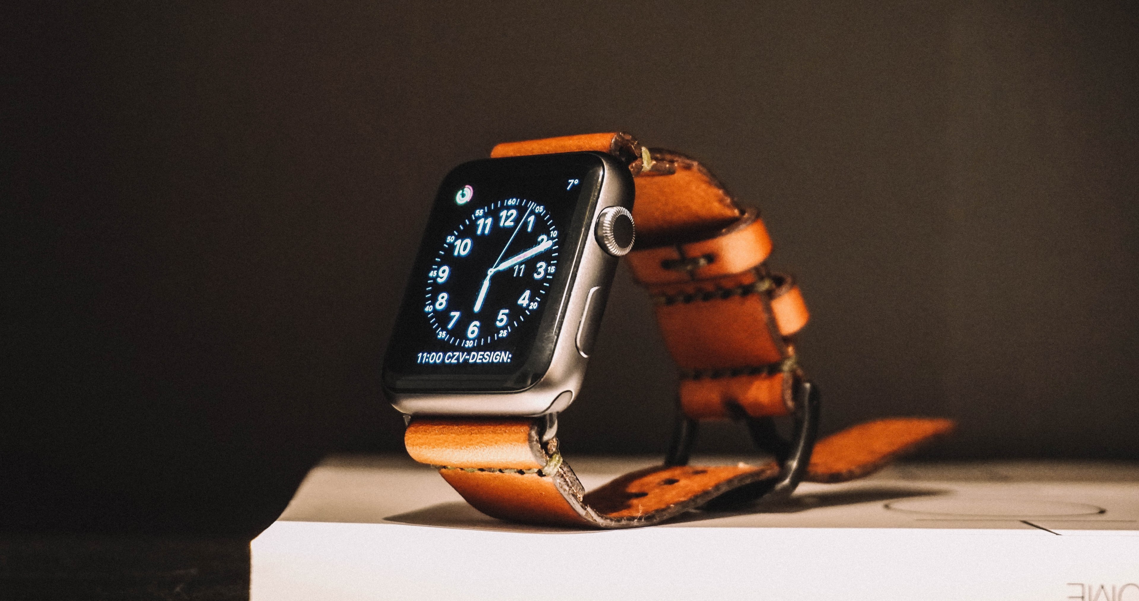 watch apple watch leather and apple 4k, HD Wallpaper