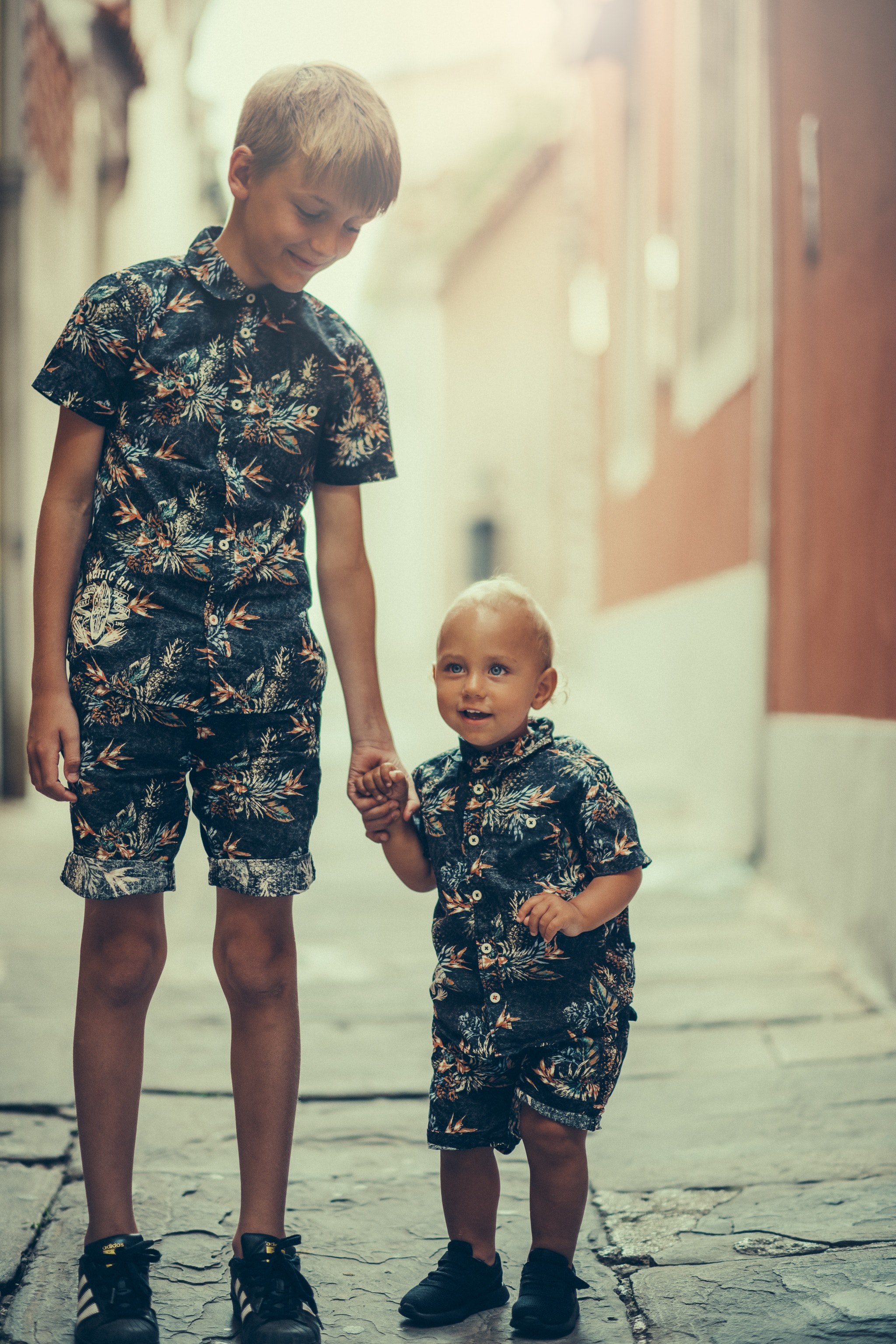sibling child toddler and brother hd, 4k, Phone HD Wallpaper