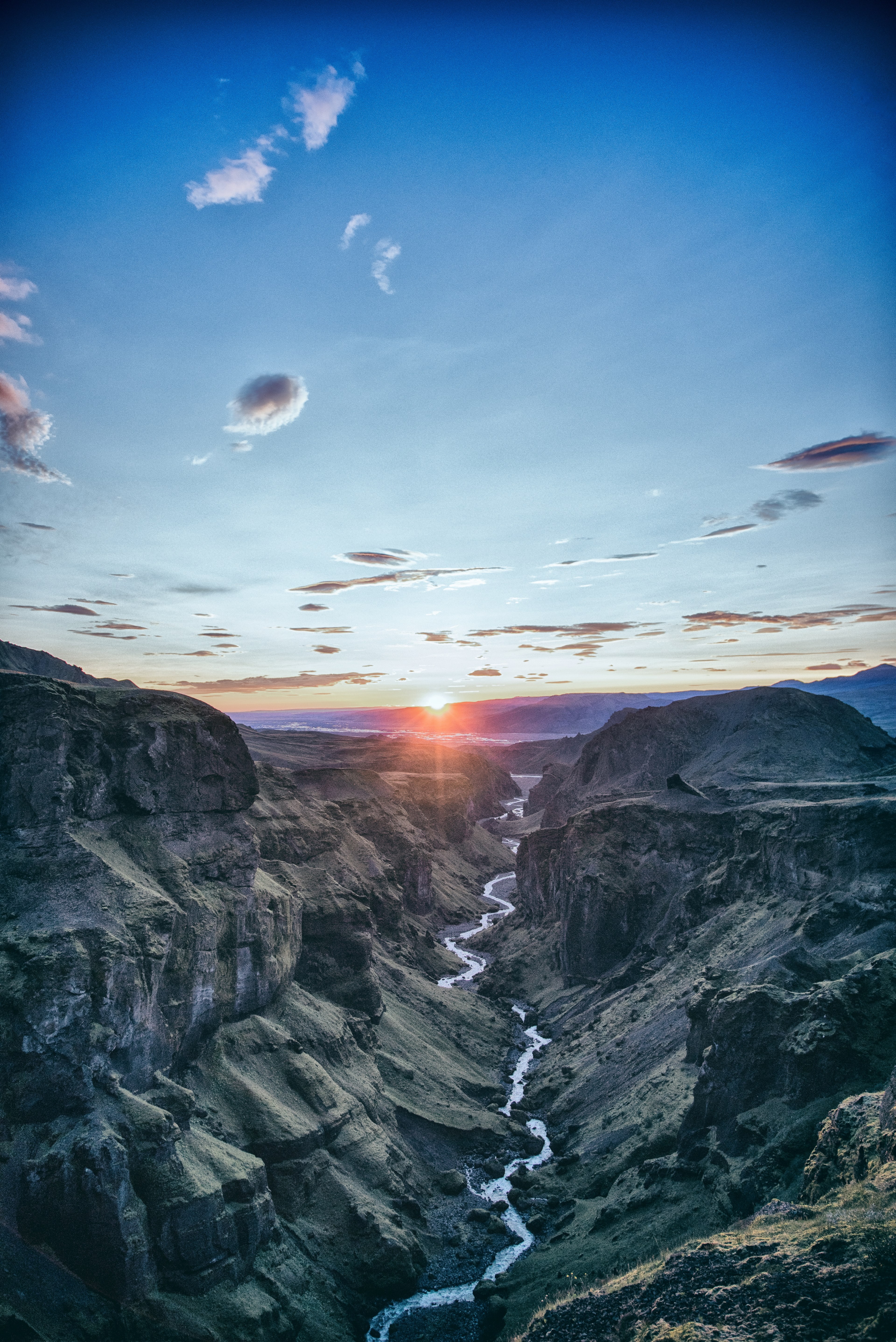 a stream running through the bottom of a canyon, _chasing sunset 4k, Phone HD Wallpaper