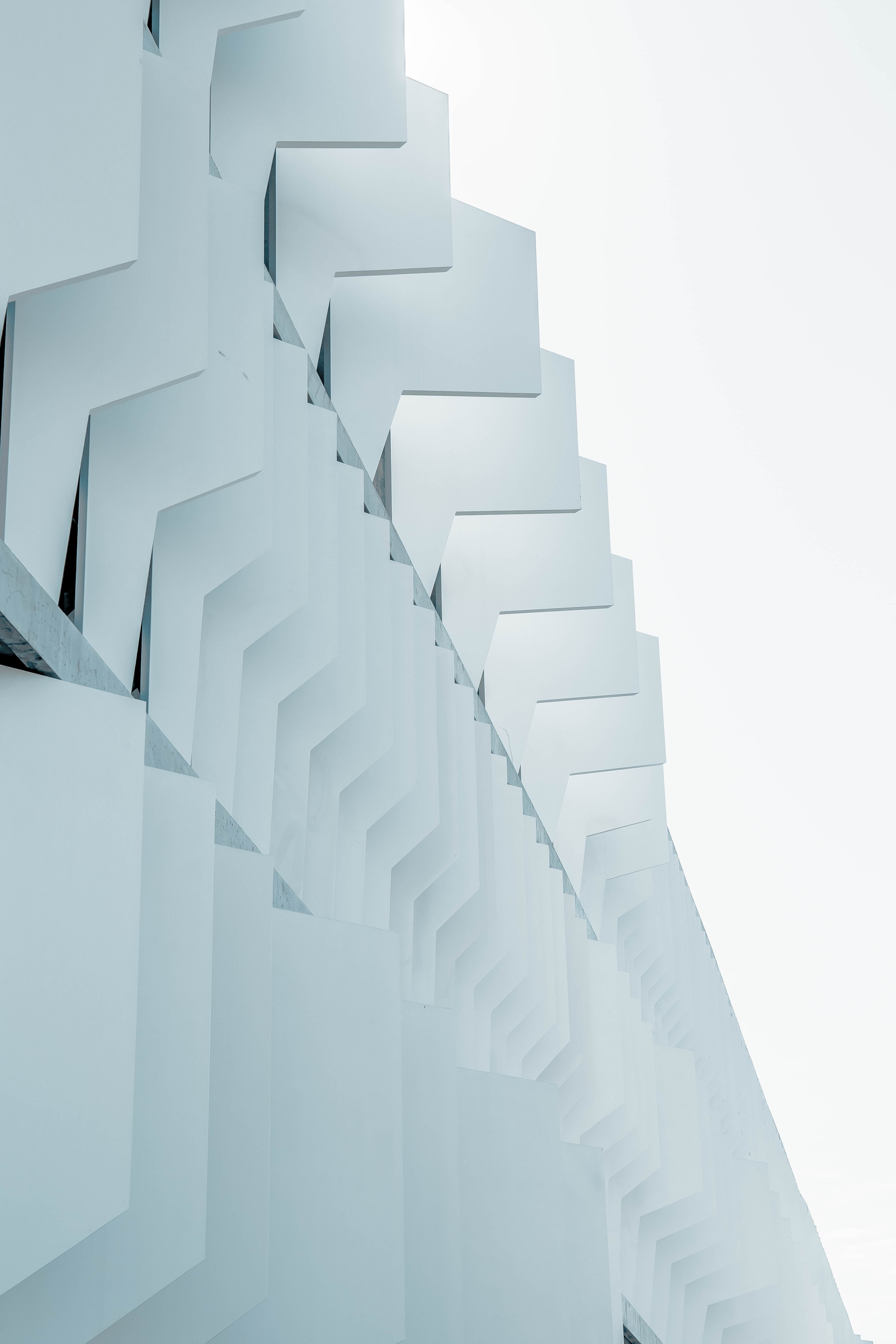 a side view of a white facade in madrid, madrid architecture facade 4k, Phone HD Wallpaper