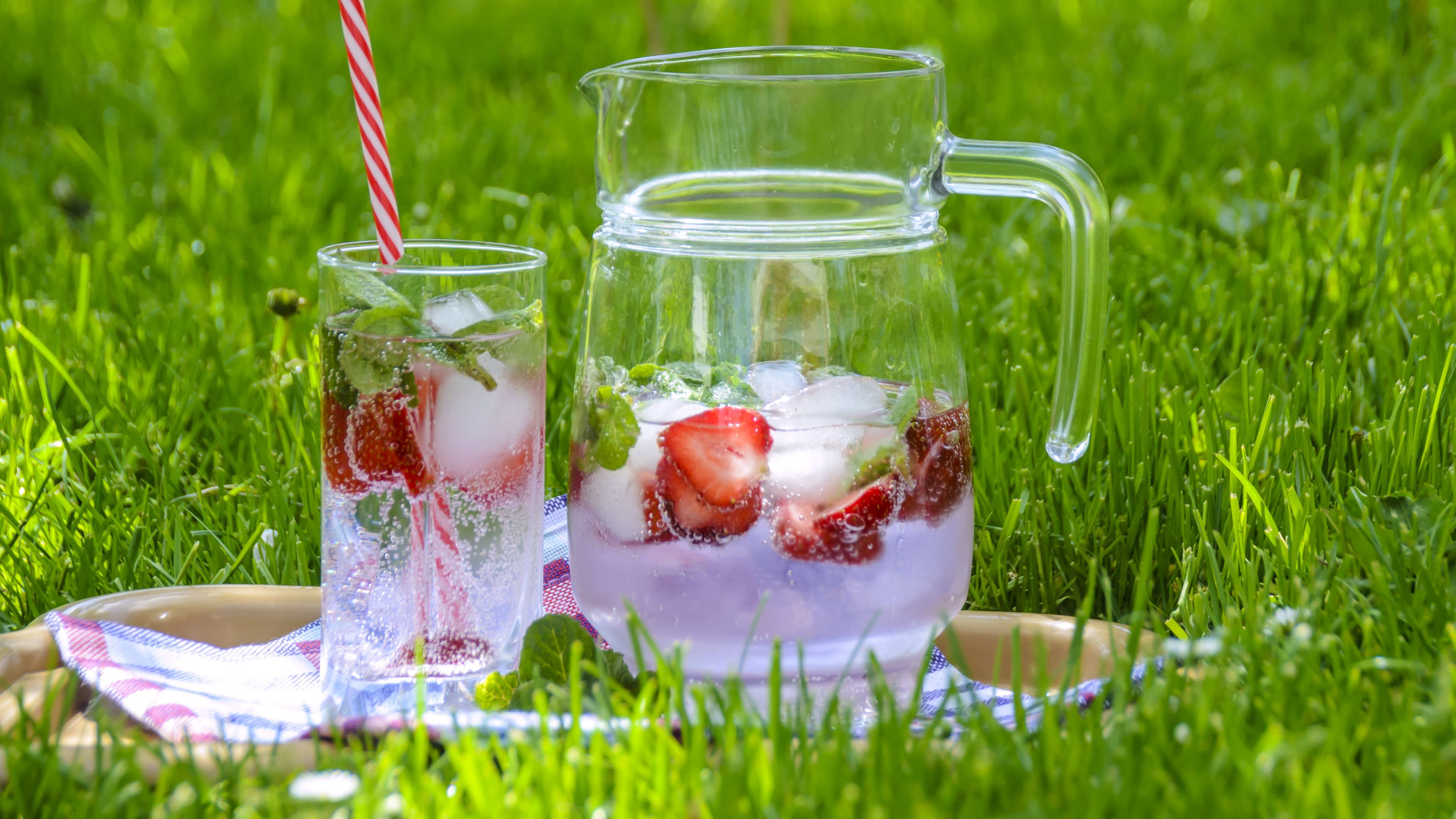 strawberry drink, fruit tea, carafe, glass, drink, 4k, HD Wallpaper