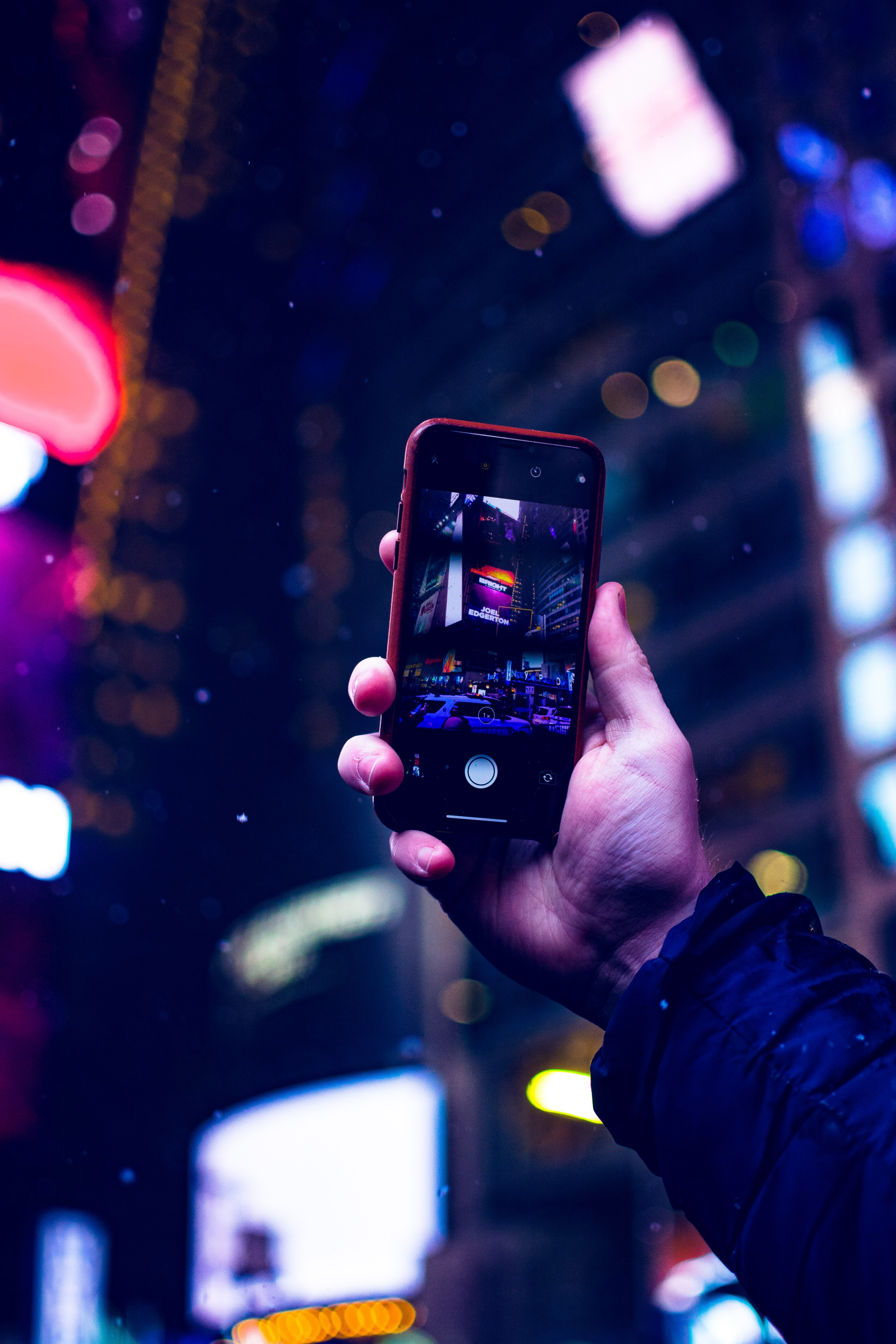 hand holding phone and mobile phone hd, 4k, Phone HD Wallpaper