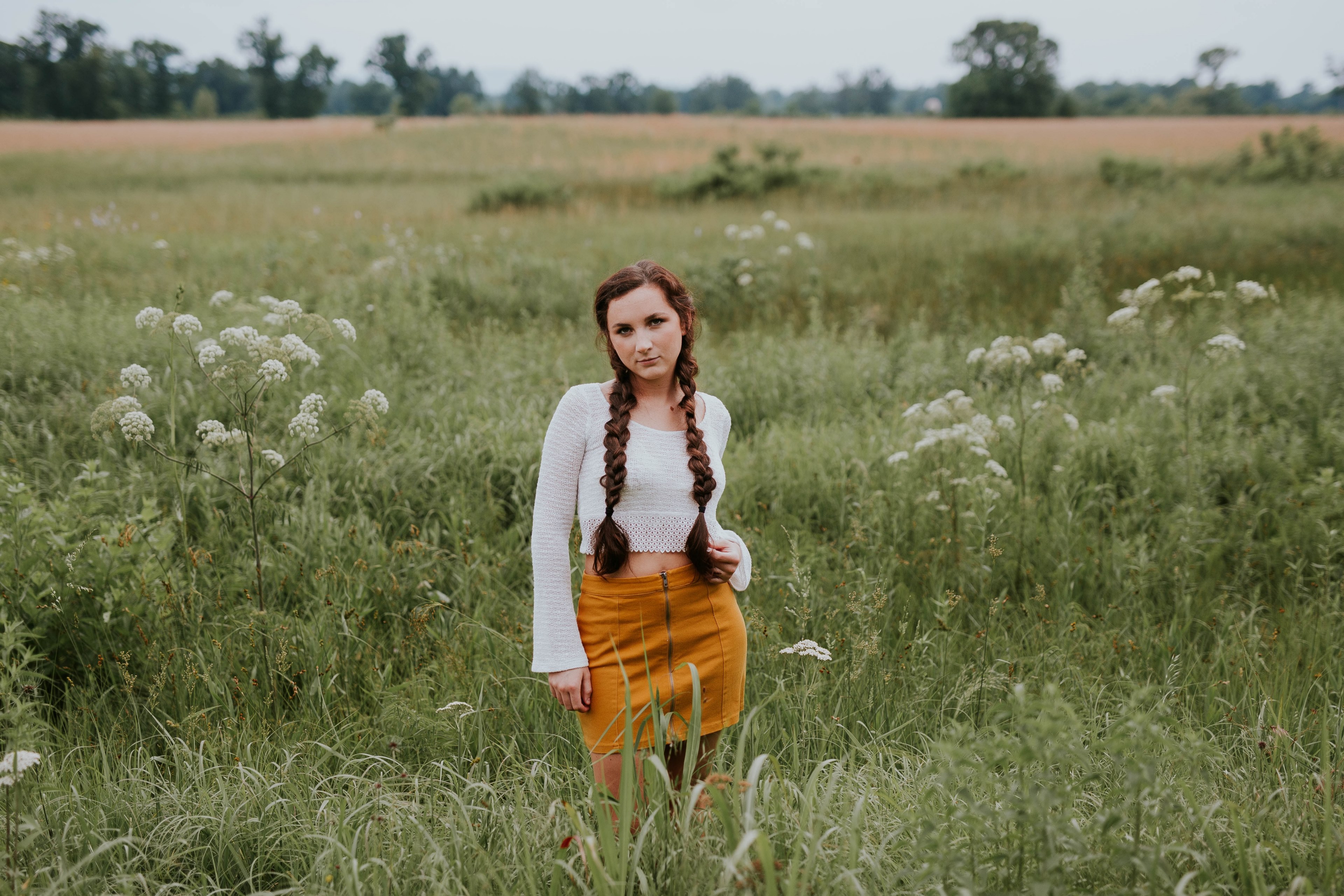 woman with braided hair wearing a in a county chic outfit in a field, country chic outfit 4k, HD Wallpaper