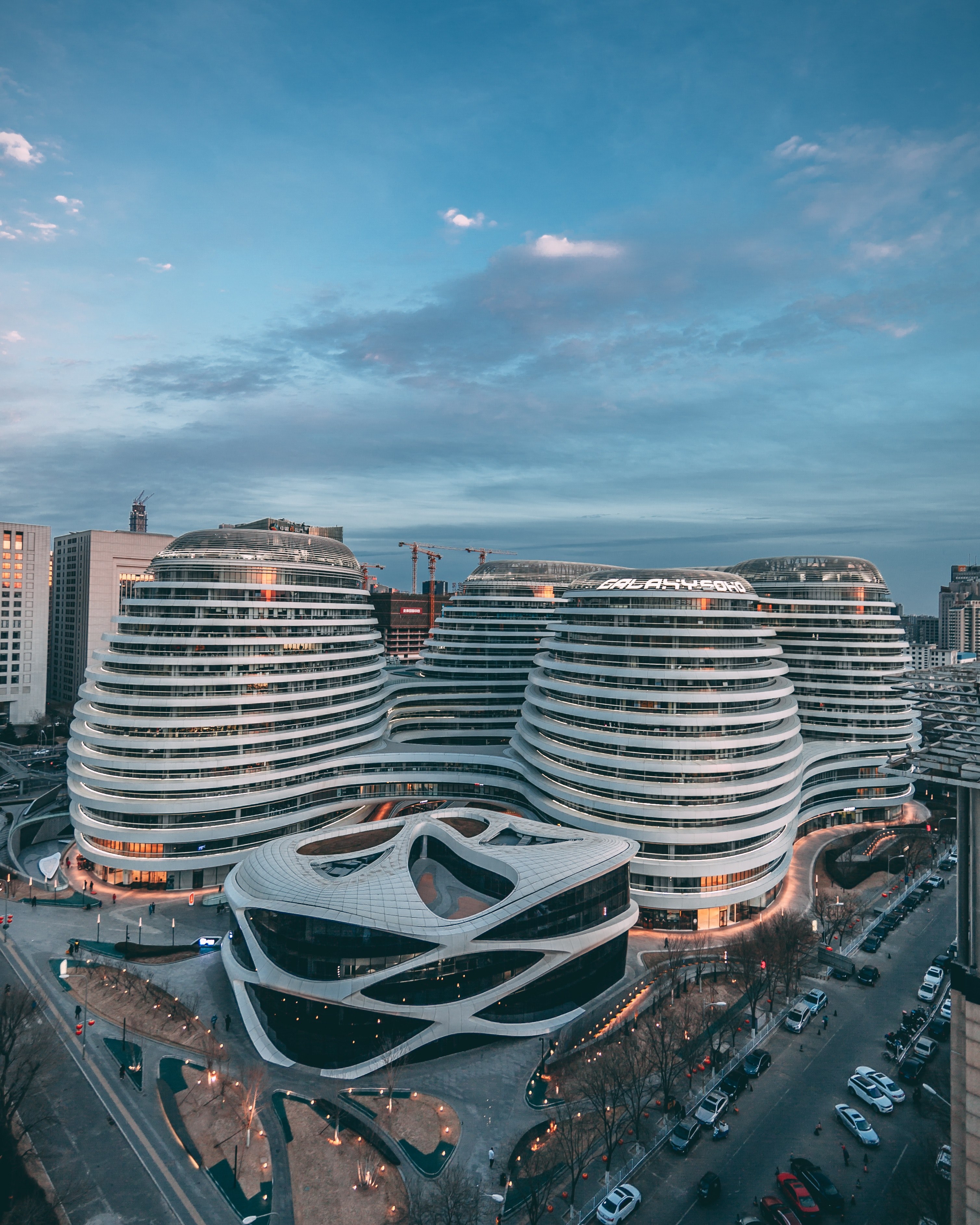 roam around beijing on the weekend 4k, Phone HD Wallpaper