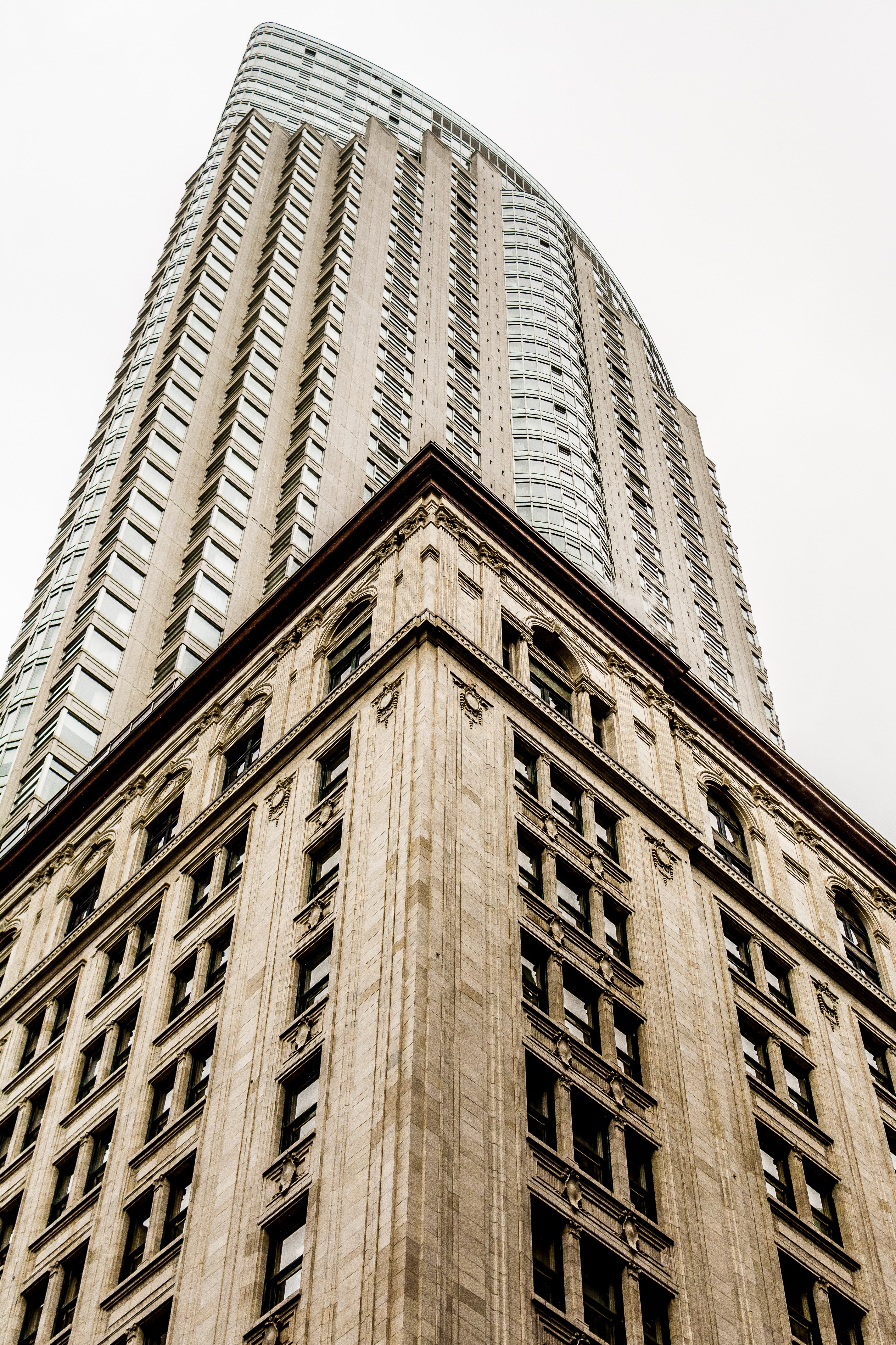 a city building with extension above in the busy canadian city toronto, skyscraper building in toronto 4k, Phone HD Wallpaper