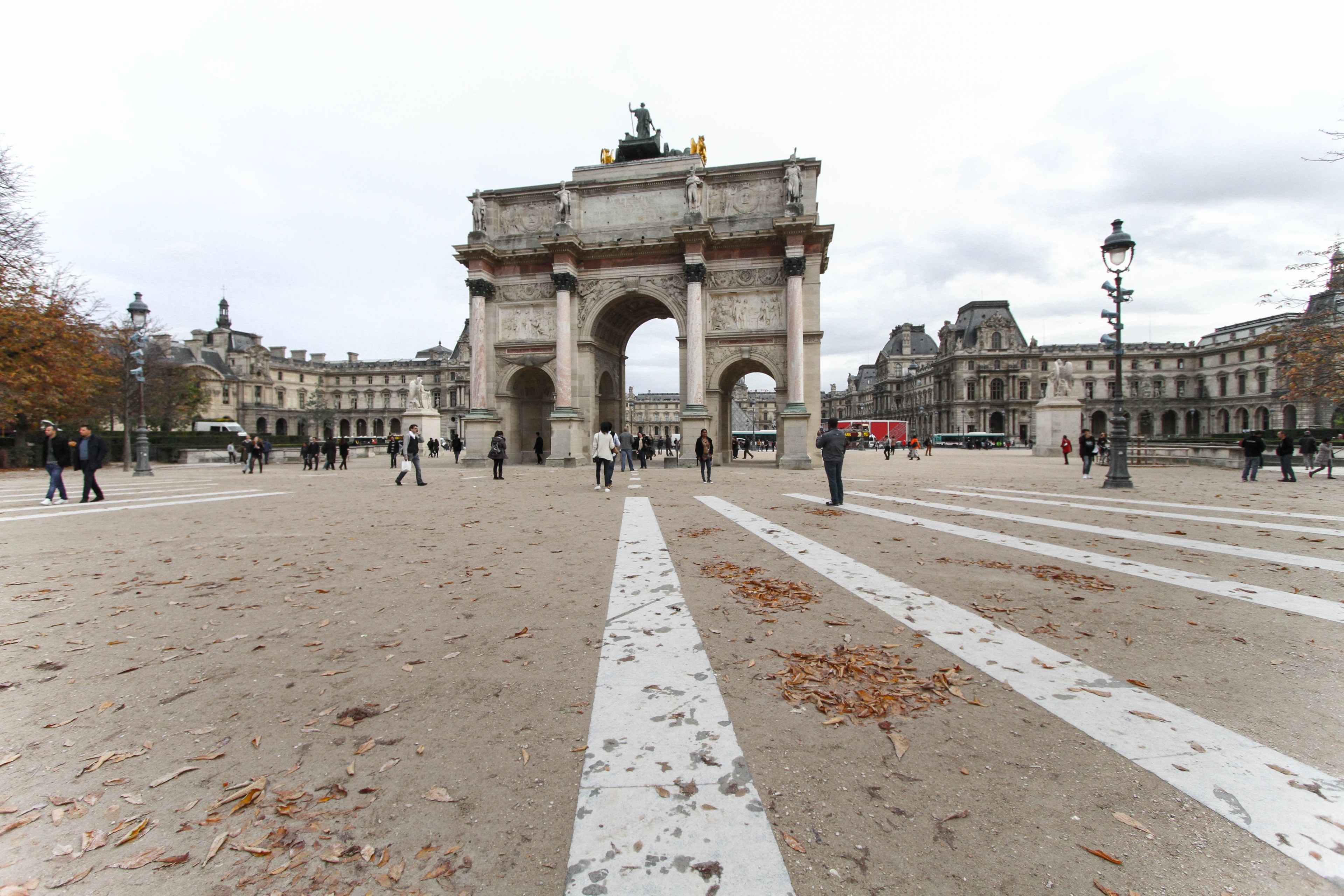 a bunch of people walking through a city in france, _pedestrian traffic france 4k, HD Wallpaper