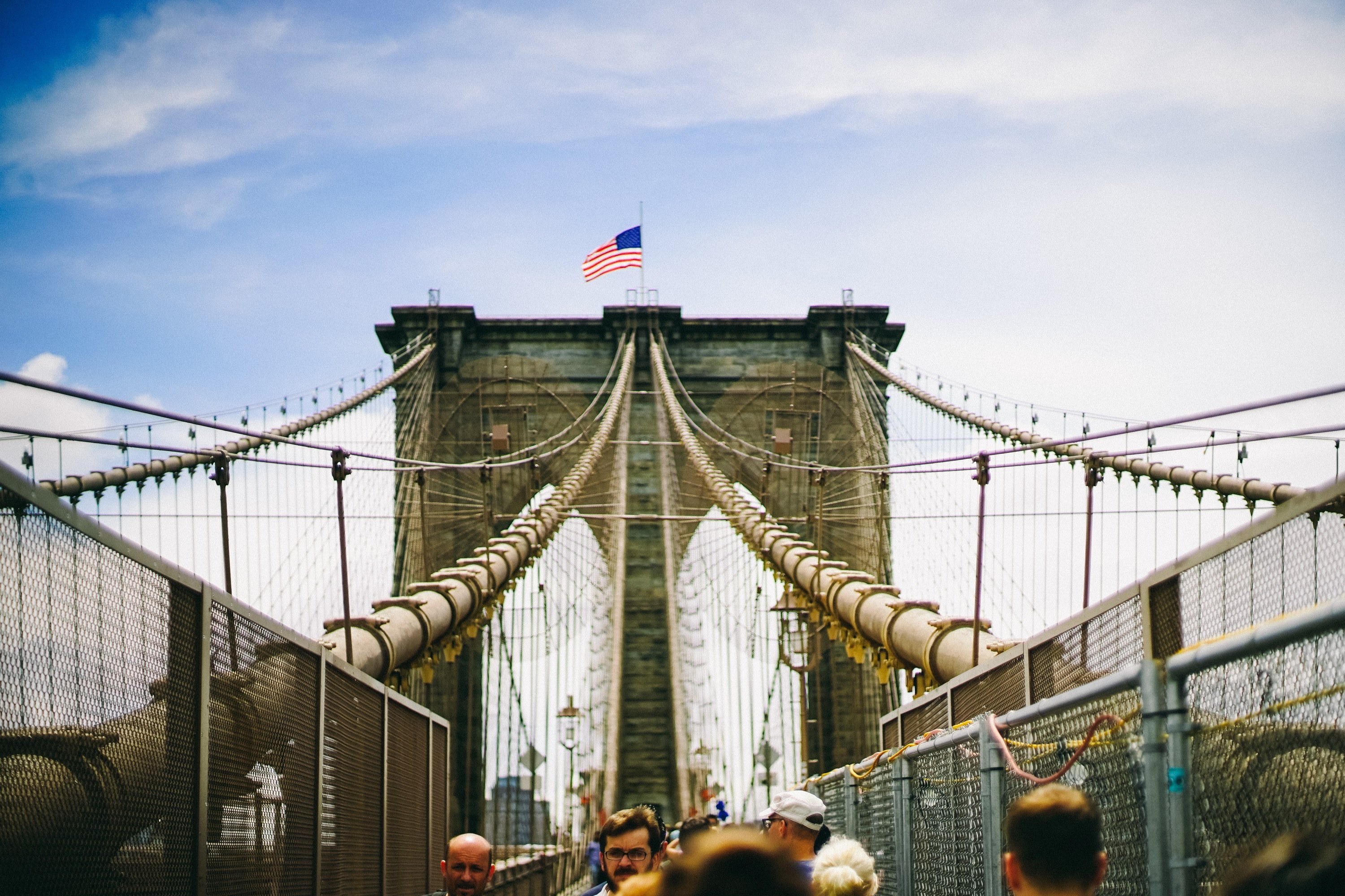 a pedestrians view of a walkway on the brooklyn bridge, brooklyn bridge pedestrians 4k, HD Wallpaper