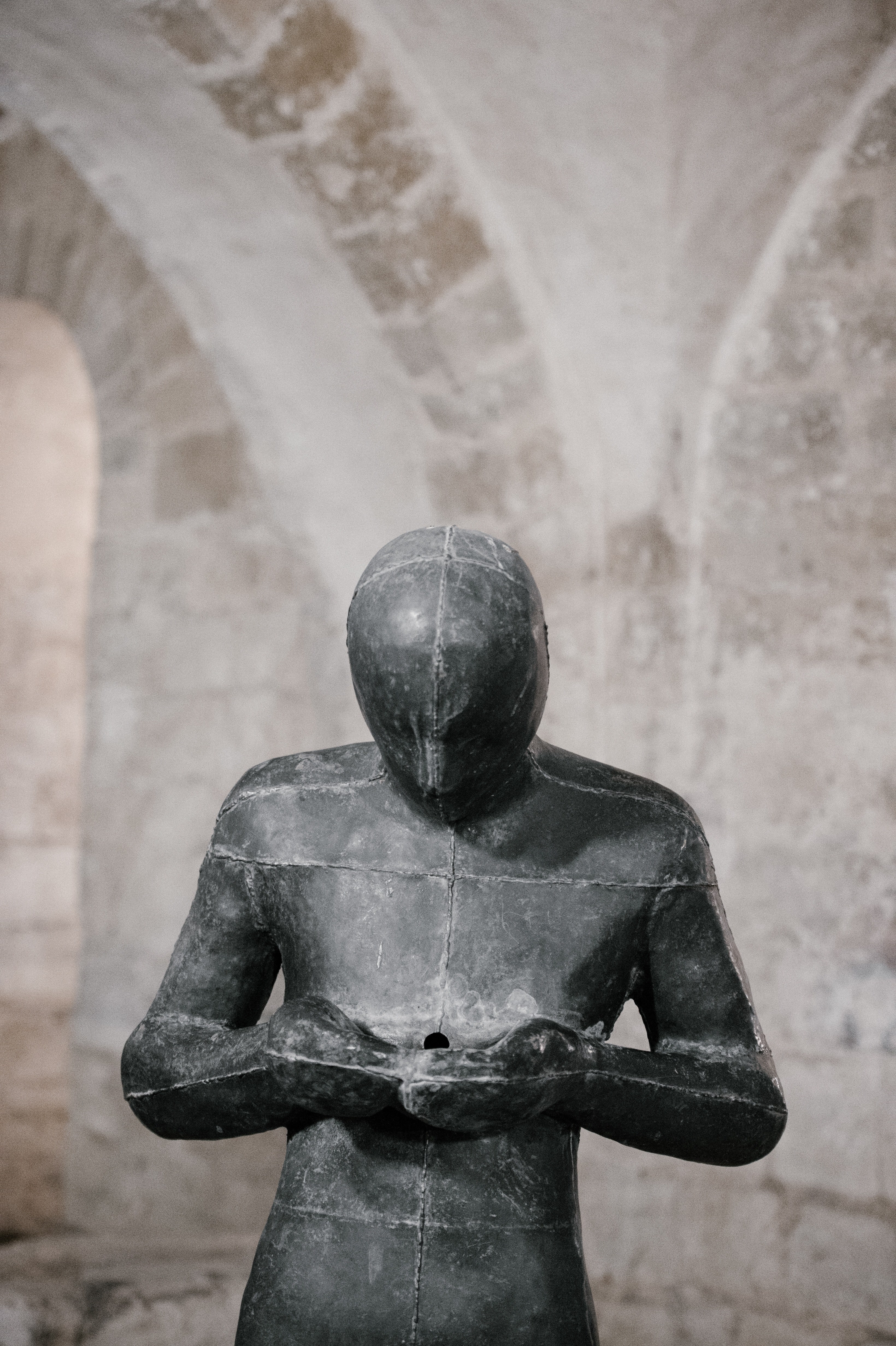 anthony gormely sculpture in winchester cathedral 4k, Phone HD Wallpaper