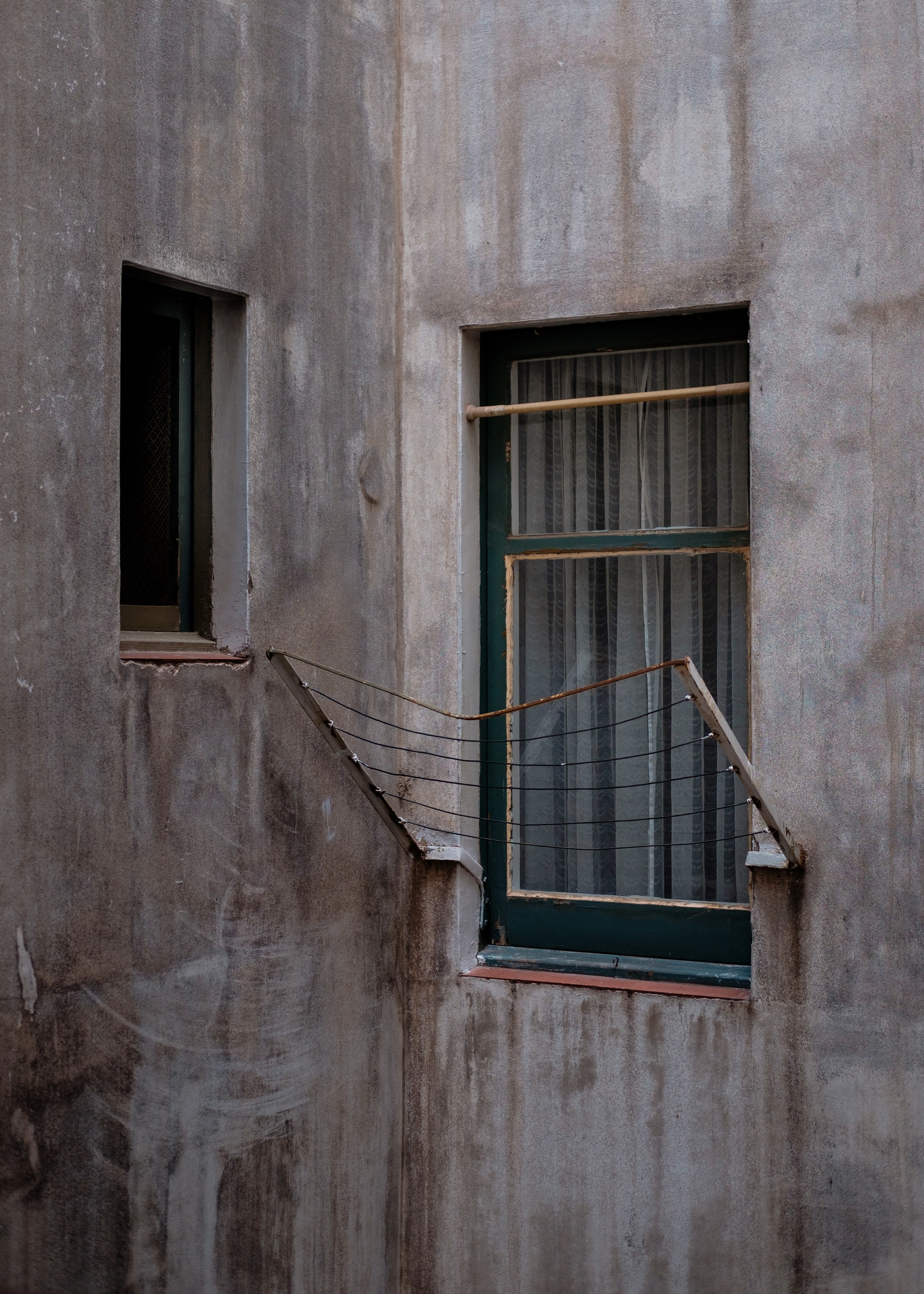 window exterior apartment window and weathered hd, 4k, Phone HD Wallpaper