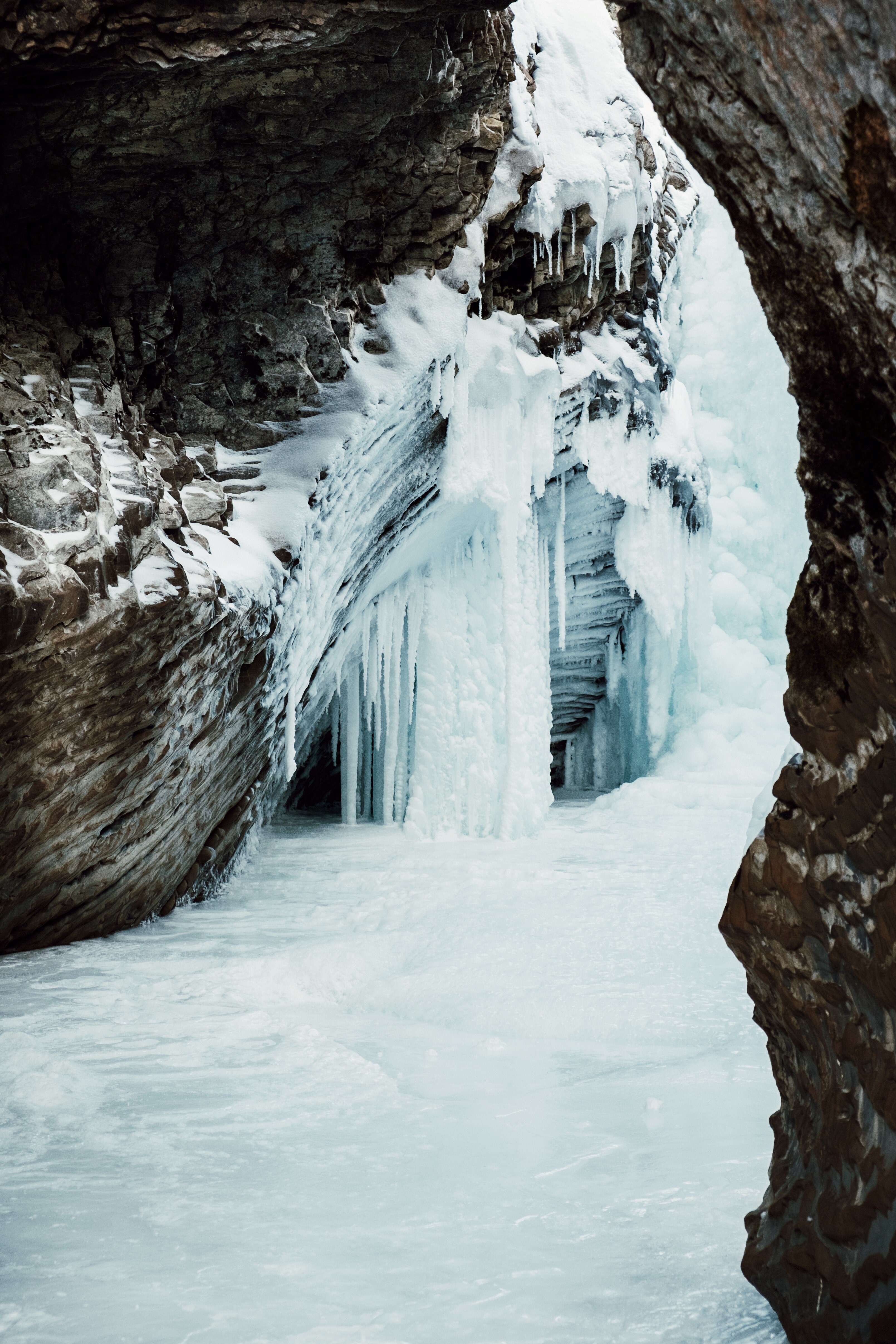 frozen ribs line the cave walls 4k, Phone HD Wallpaper