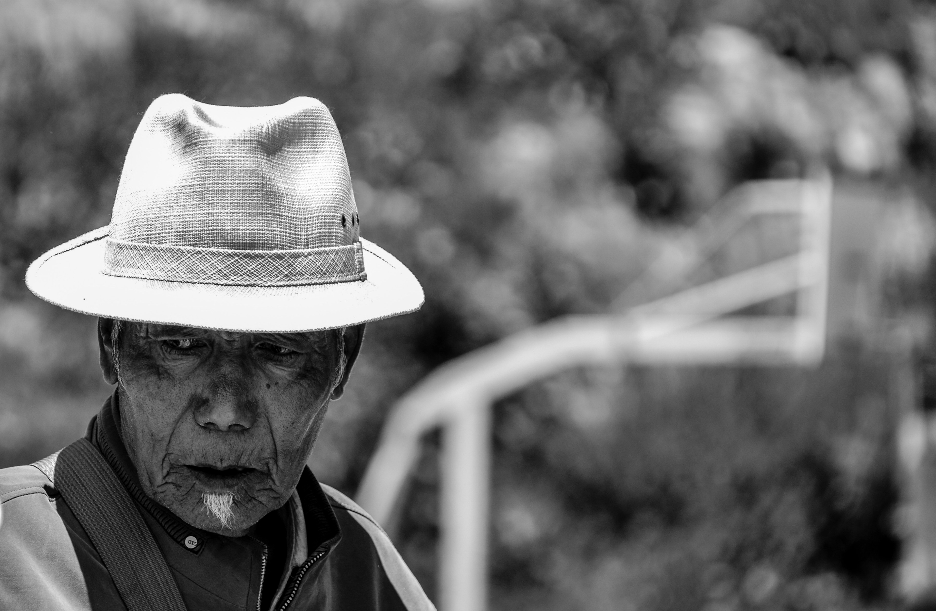 a weathered old man wearing a fedora hat in tibet, mr_ white hat 4k, HD Wallpaper